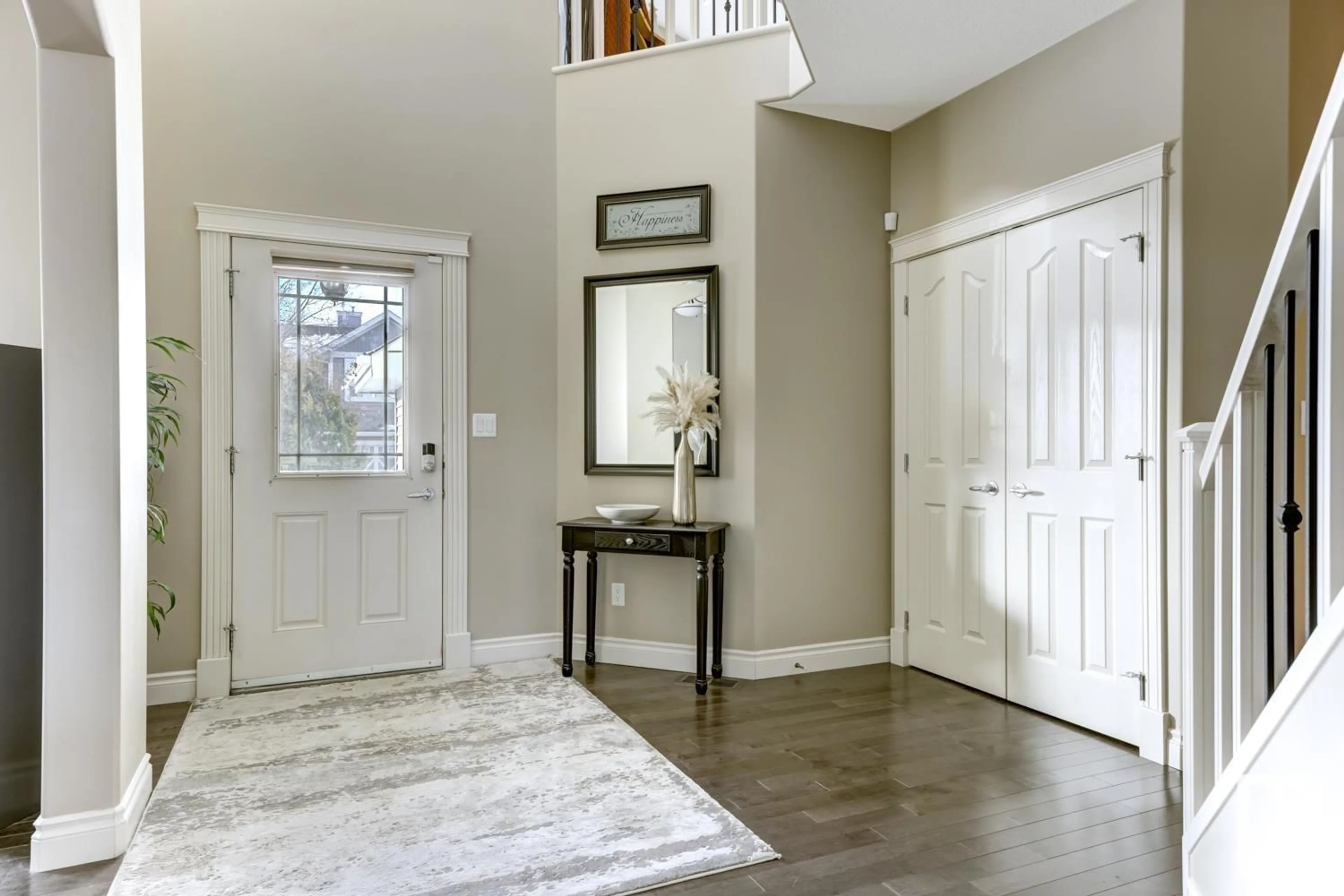 Indoor entryway for 5007 210 ST NW, Edmonton Alberta T6M0A8