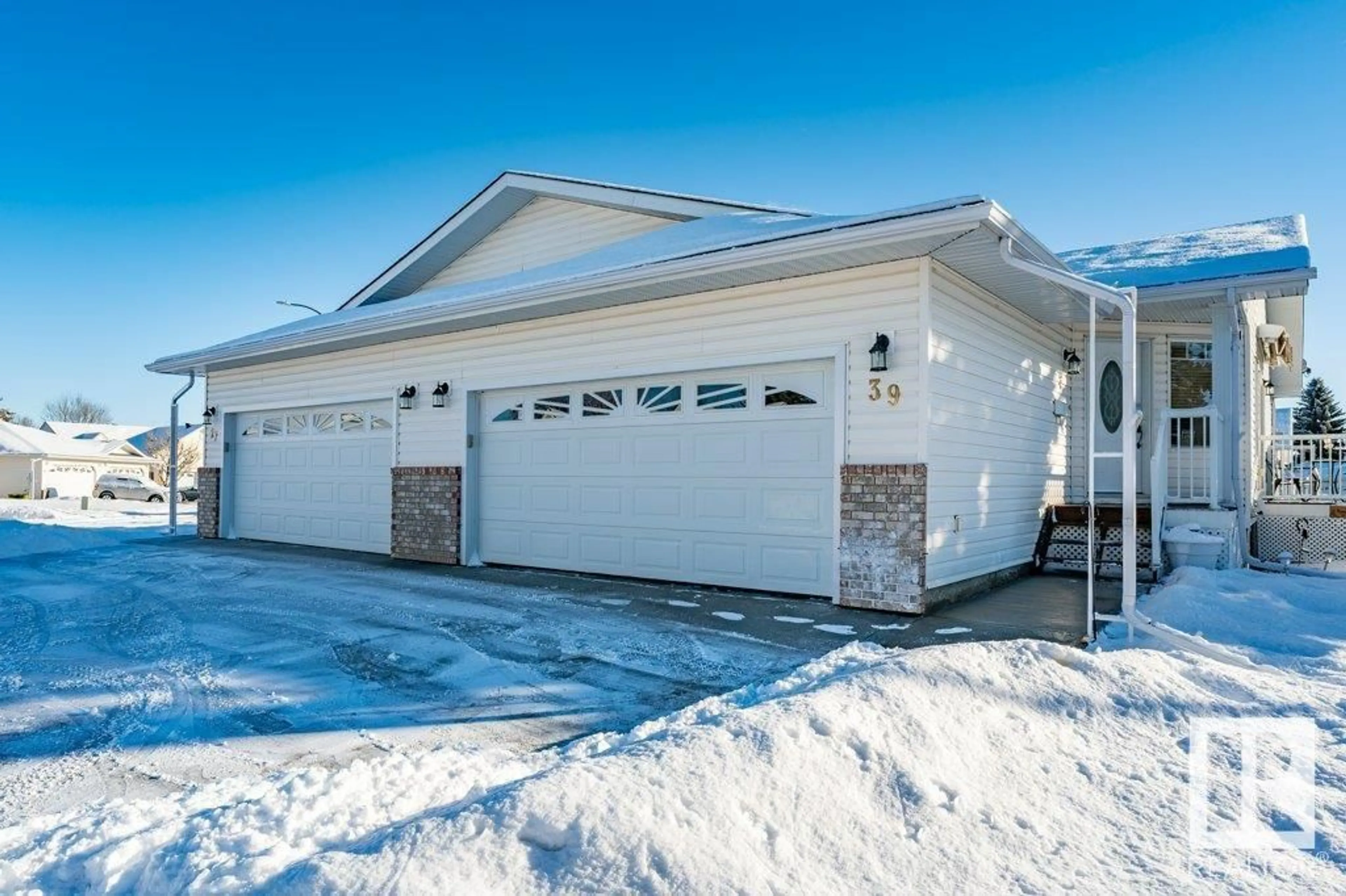 Indoor garage for #39 4410 52 AV, Wetaskiwin Alberta T9A3M1