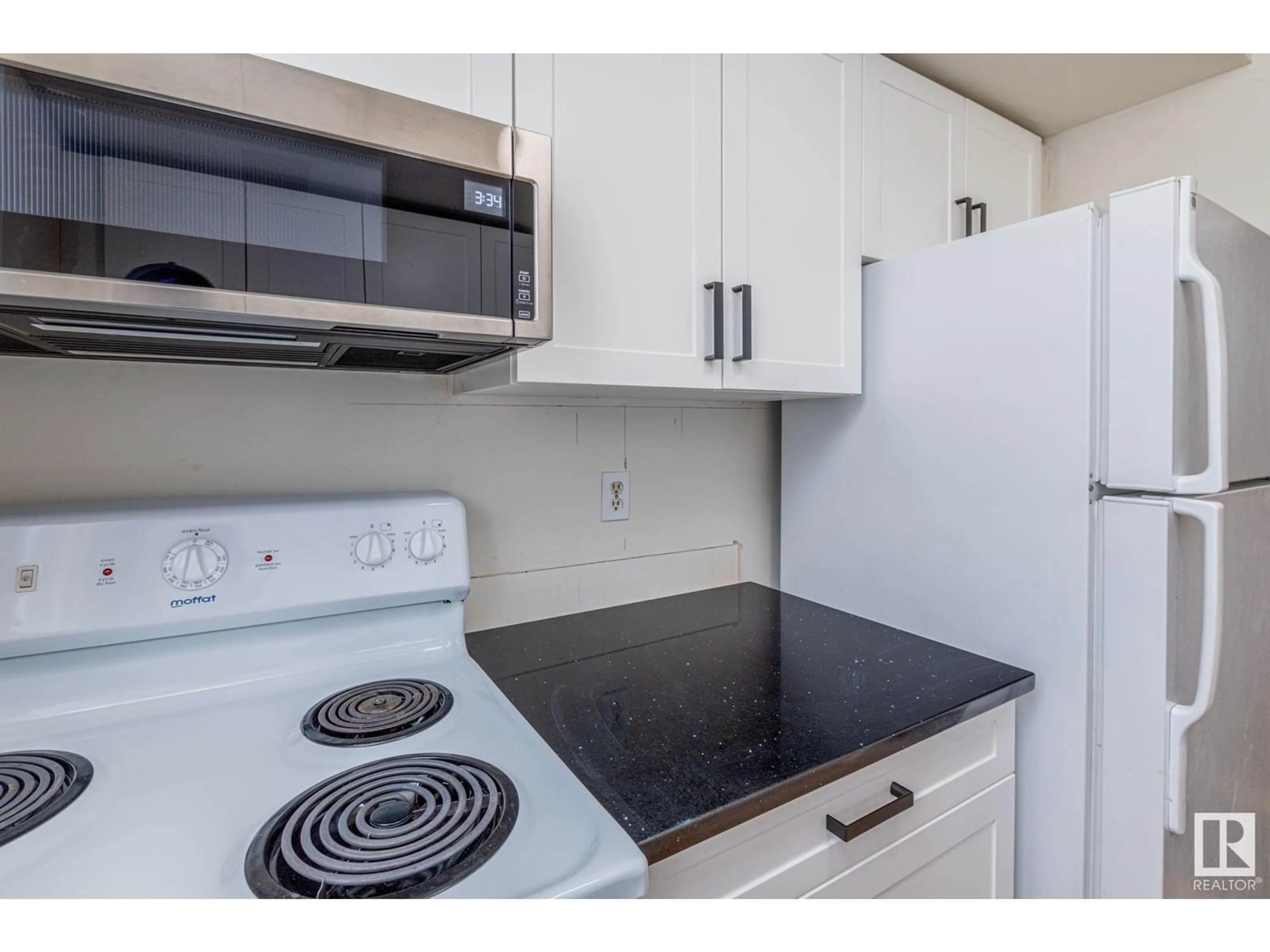 Standard kitchen, unknown for 305 LANCASTER TC NW, Edmonton Alberta T5X5T2