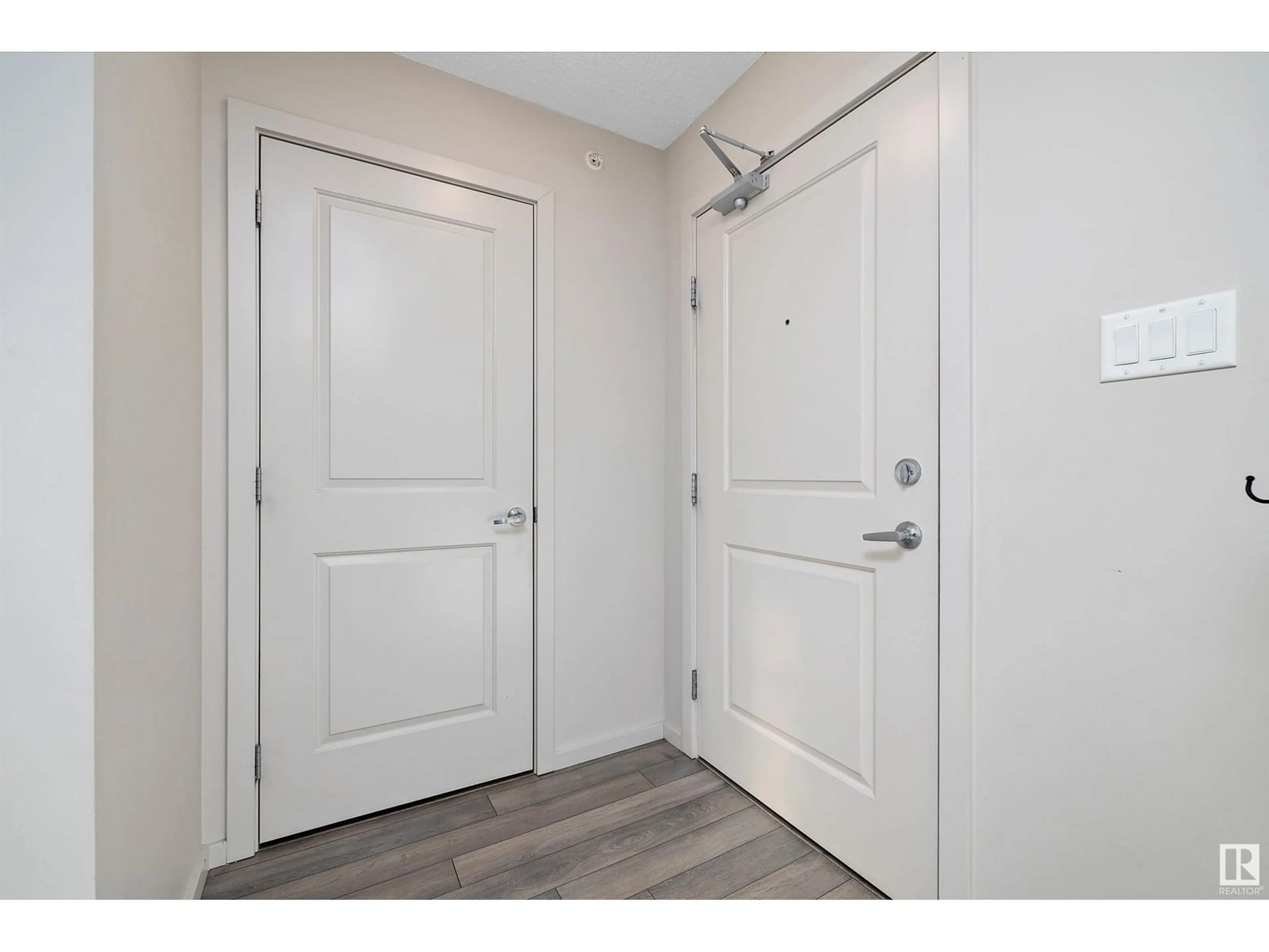 Indoor entryway for #404 142 Ebbers BV NW, Edmonton Alberta T5Y3W2