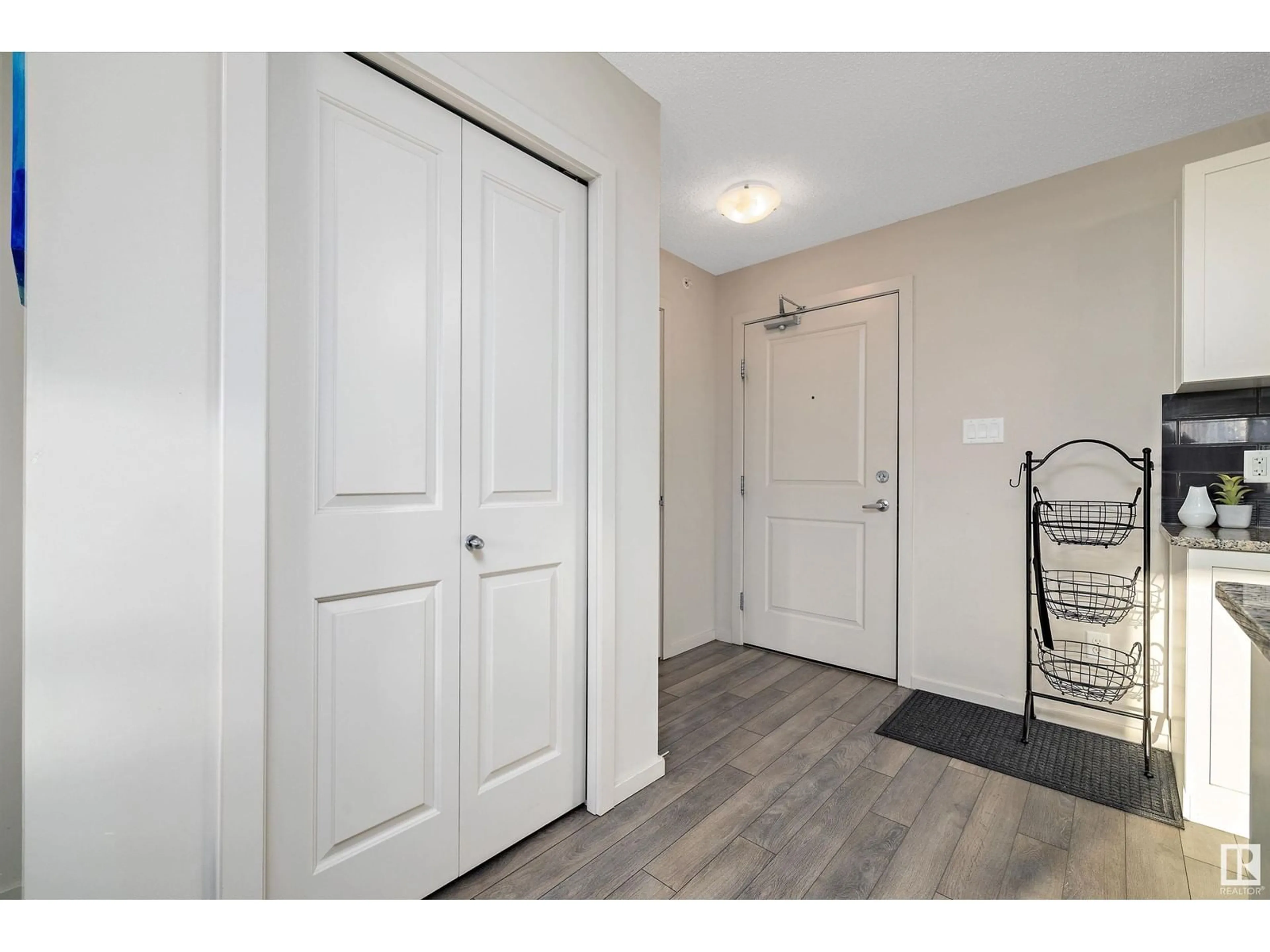 Indoor entryway for #404 142 Ebbers BV NW, Edmonton Alberta T5Y3W2