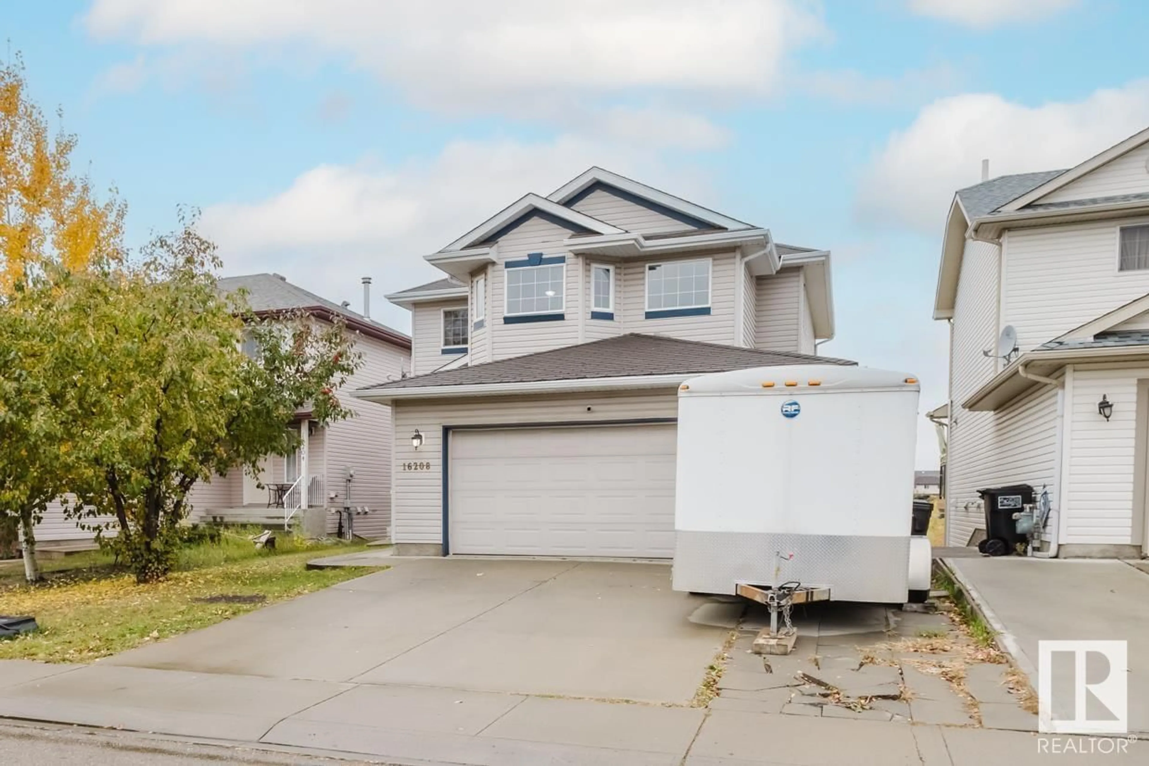 Home with vinyl exterior material, street for 16208 90 ST NW, Edmonton Alberta T5Z2P3