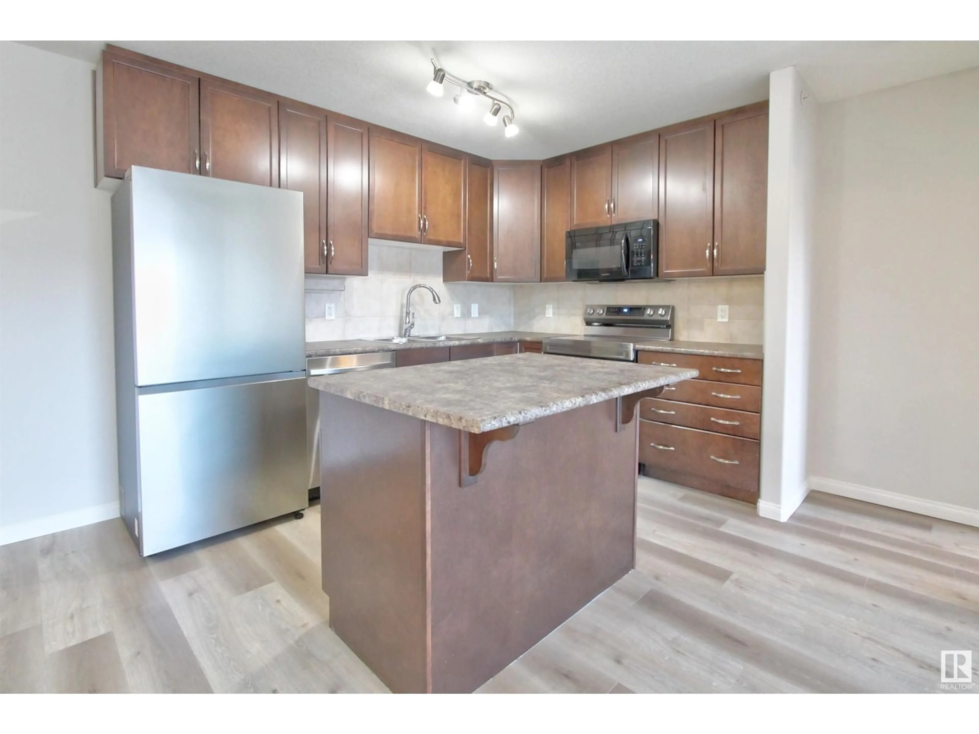 Standard kitchen, unknown for #411 1204 156 ST NW, Edmonton Alberta T6R0R6