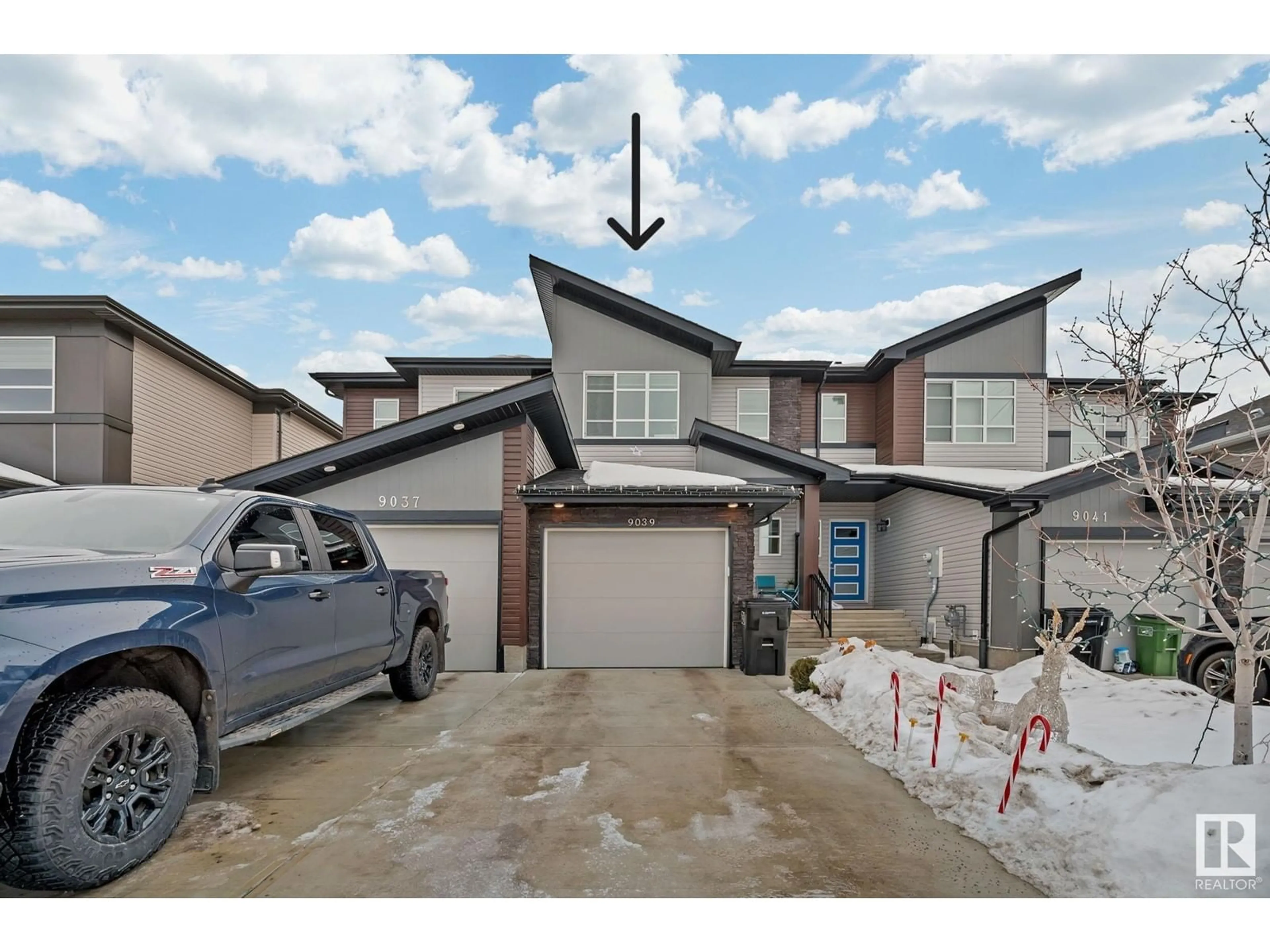 A pic from outside/outdoor area/front of a property/back of a property/a pic from drone, street for 9039 Cooper LI SW, Edmonton Alberta T6W4A5