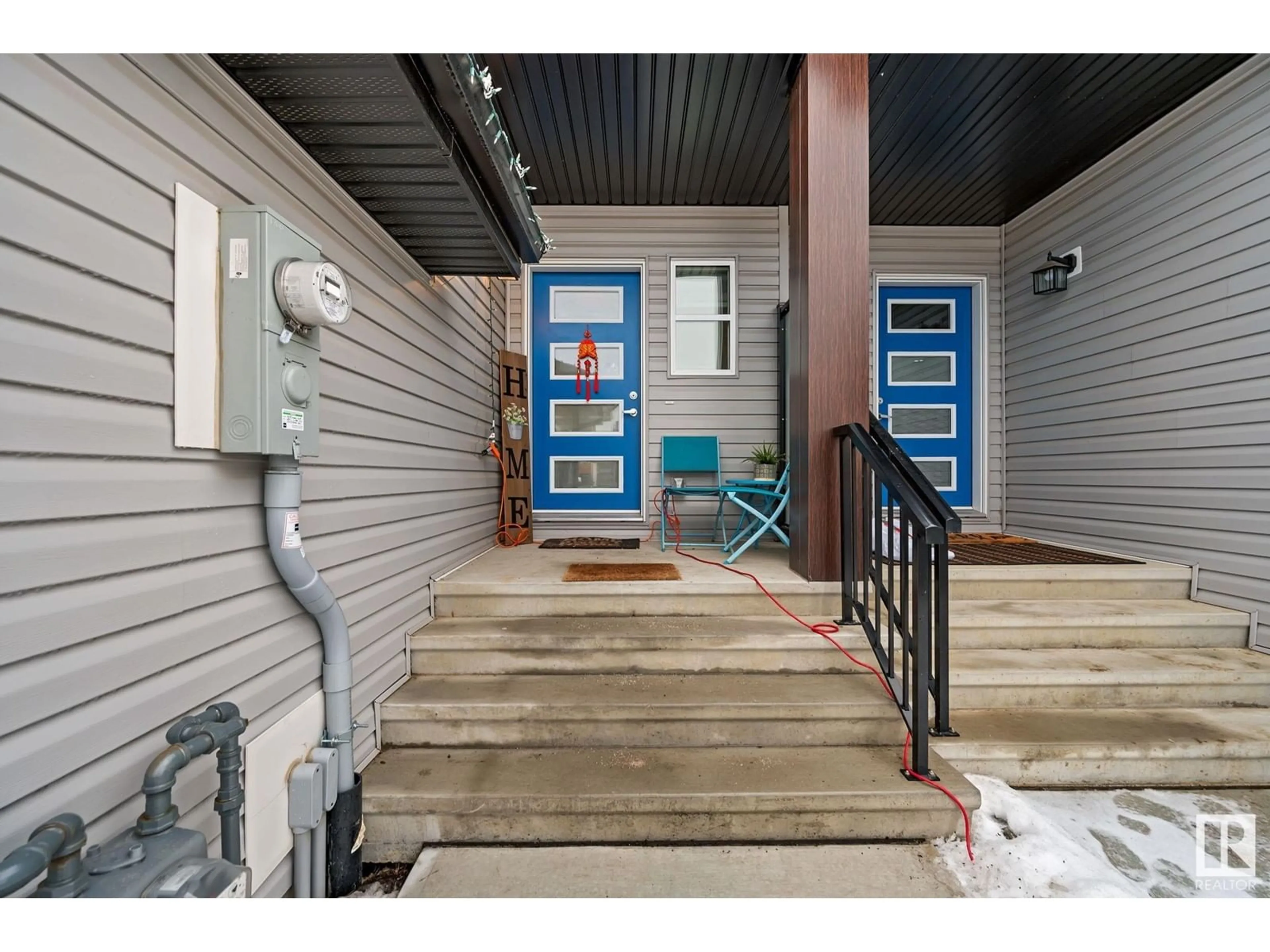 Indoor entryway for 9039 Cooper LI SW, Edmonton Alberta T6W4A5