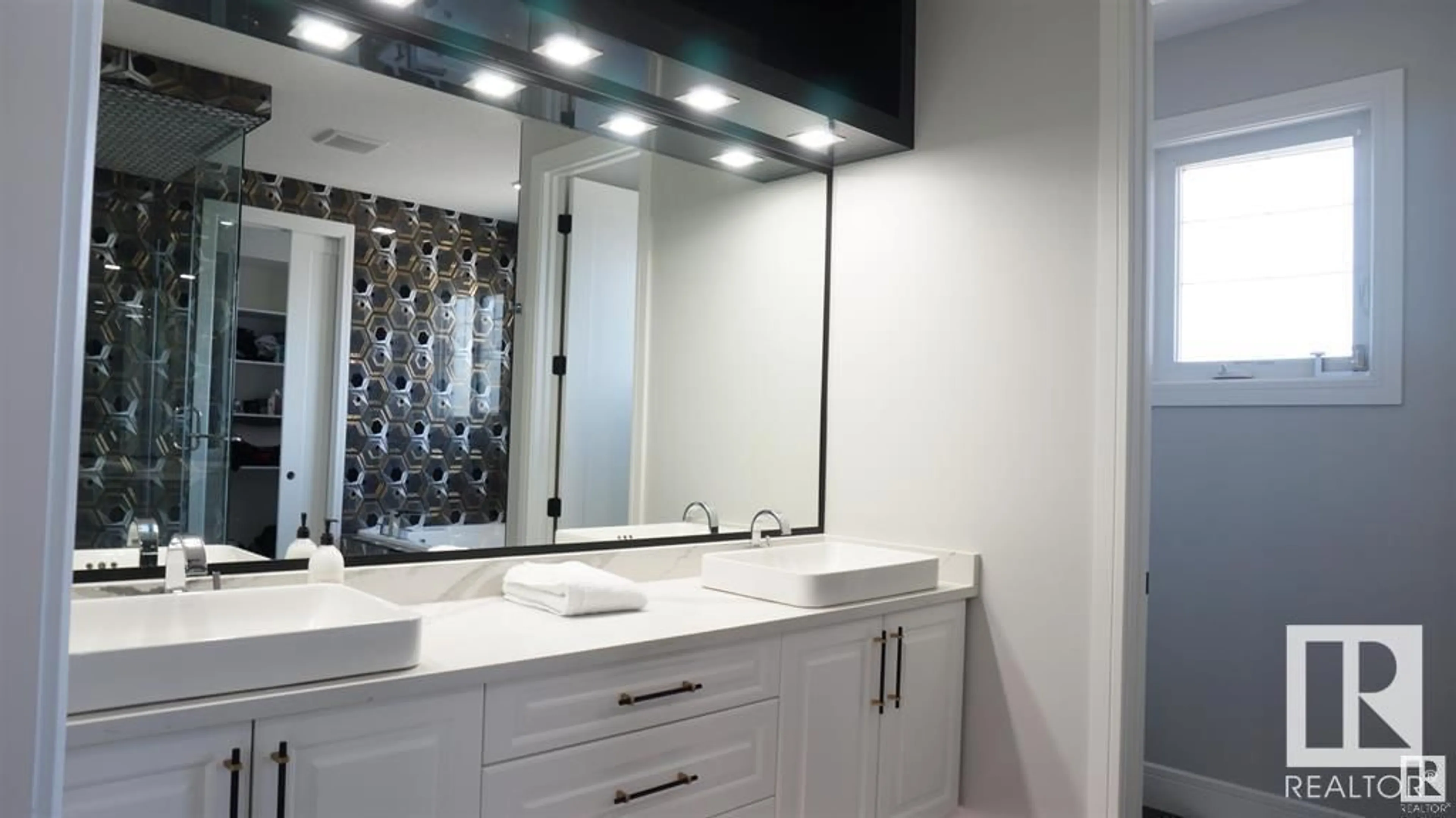 Contemporary bathroom, ceramic/tile floor for 707 180 ST SW, Edmonton Alberta T6W2S8