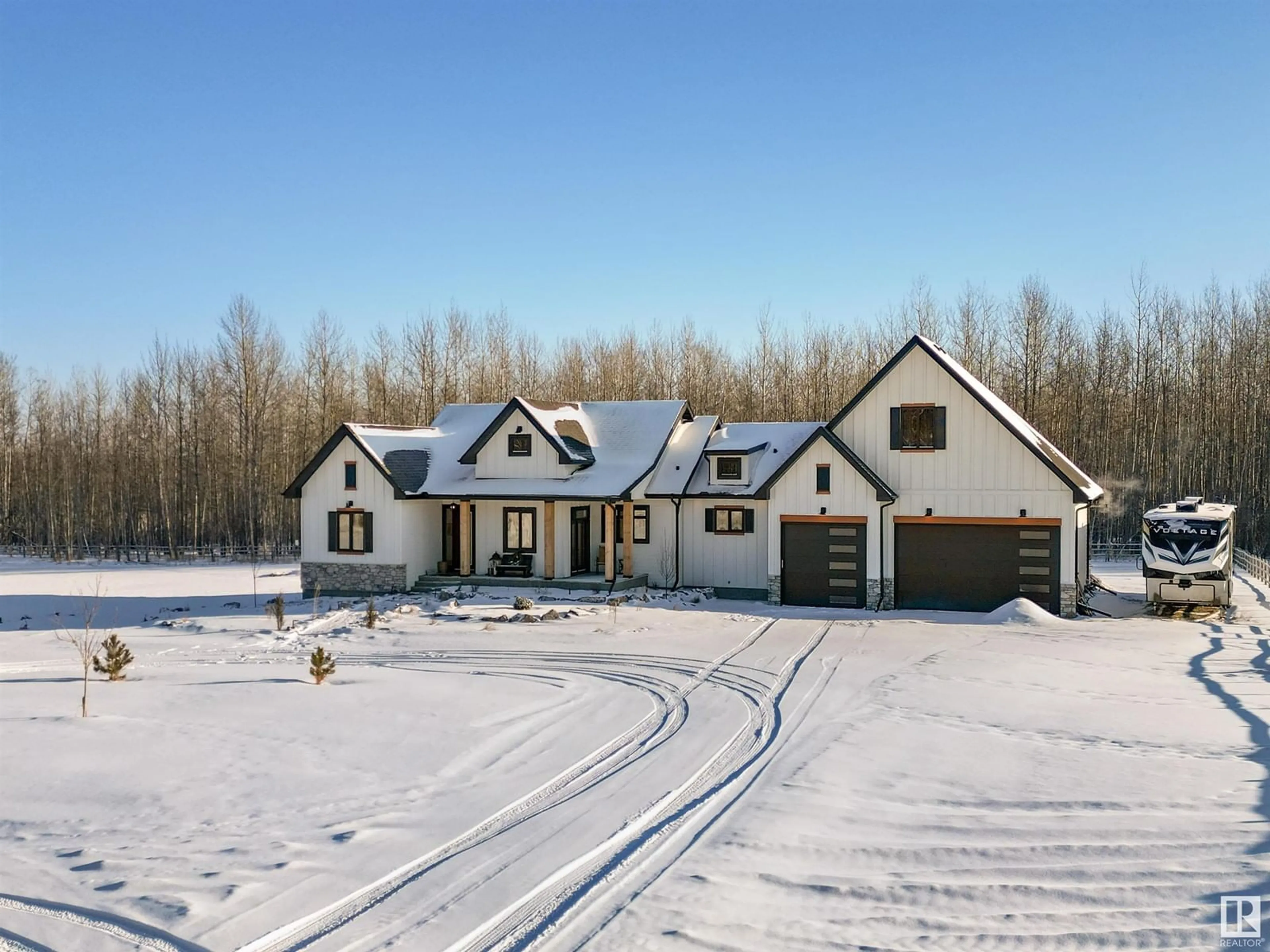 A pic from outside/outdoor area/front of a property/back of a property/a pic from drone, unknown for 49213 Range Road 82, Rural Brazeau County Alberta T7A2A3