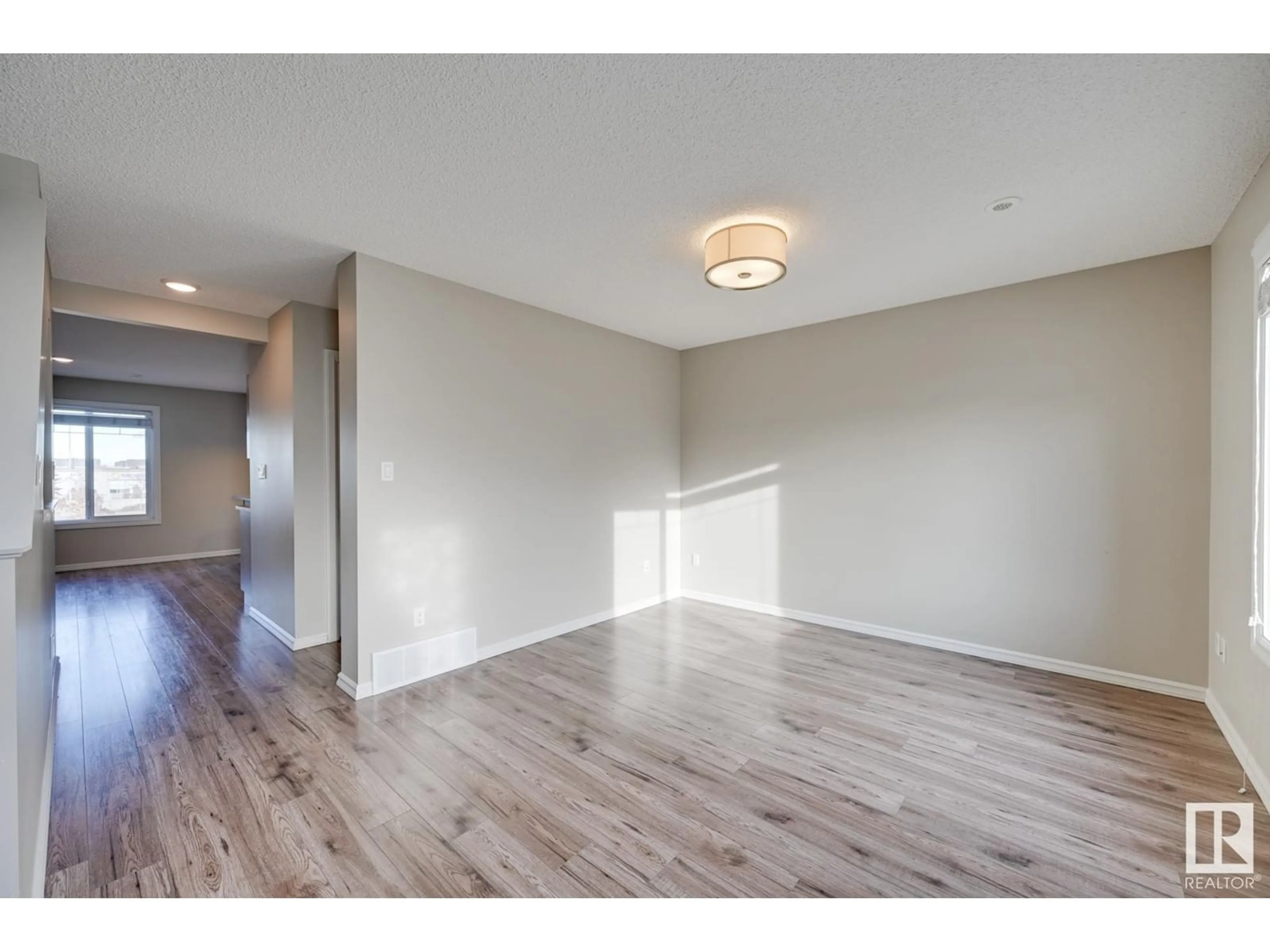 A pic of a room for #2 2215 24 ST NW, Edmonton Alberta T6T1A6