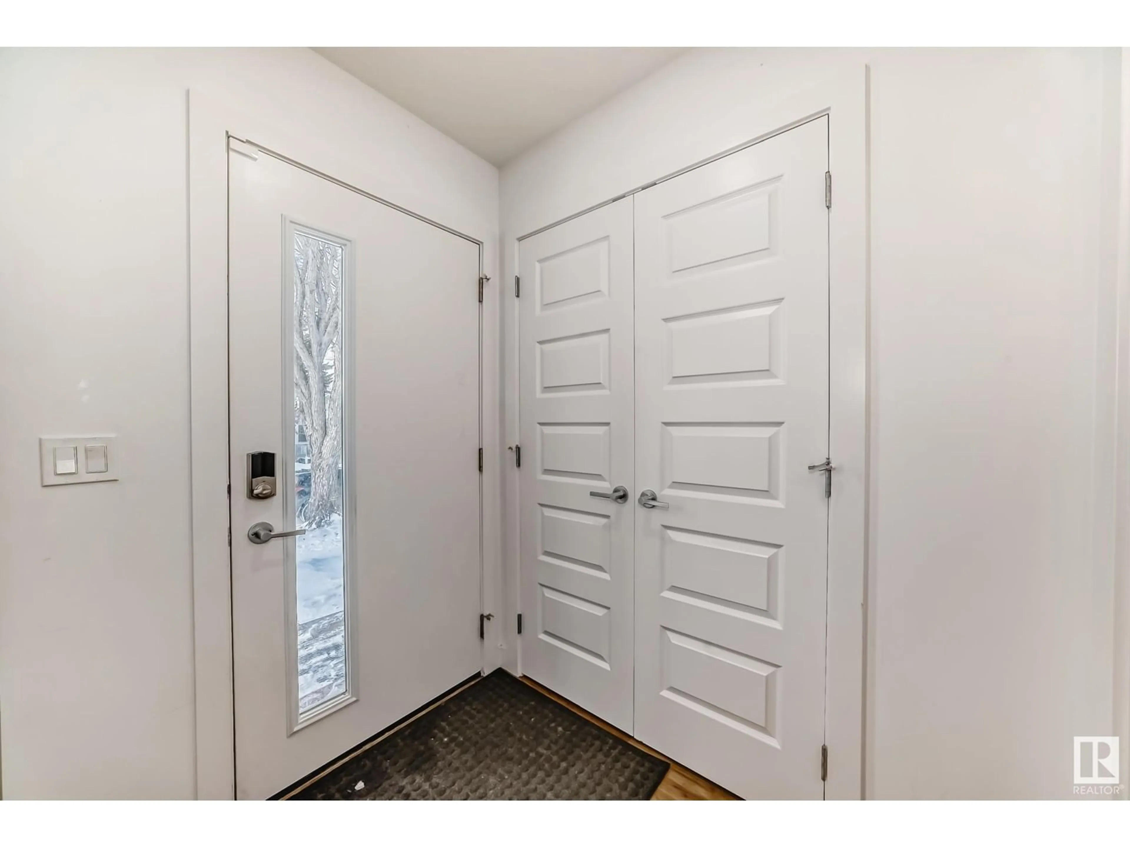 Indoor entryway for #2 11505 88 ST NW, Edmonton Alberta T5B3R2