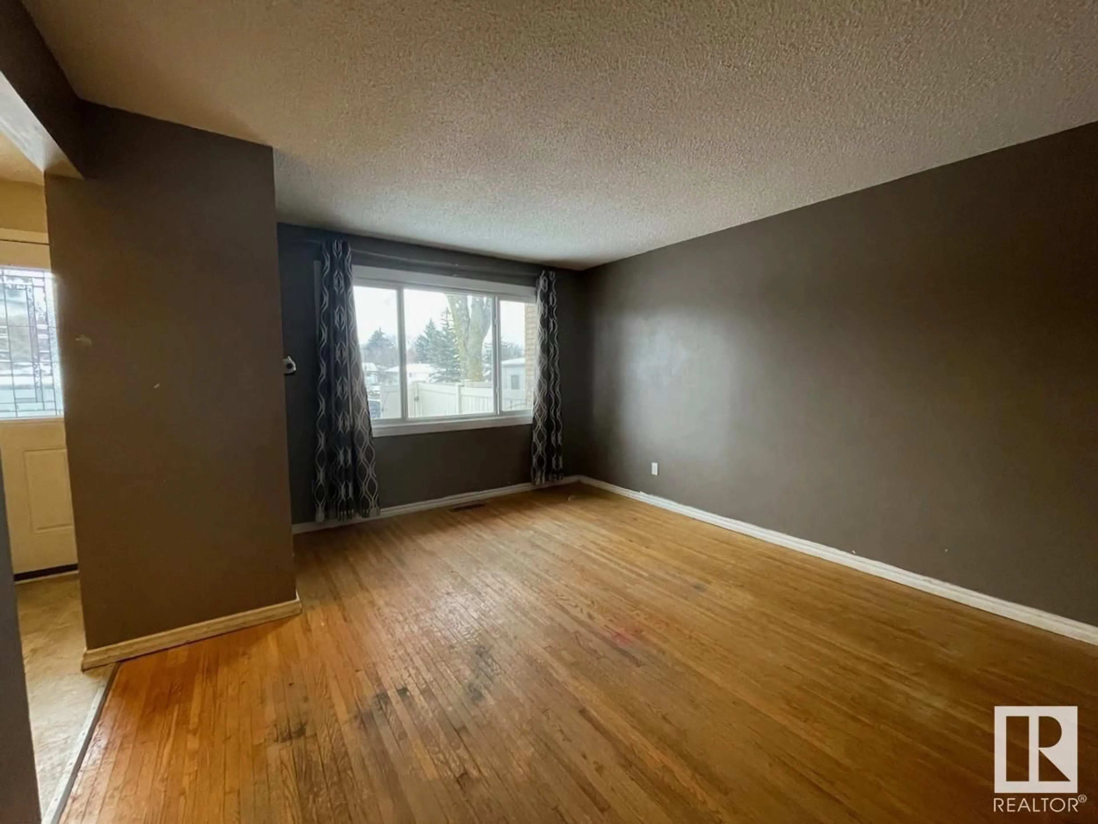 A pic of a room for 102 LONDONDERRY SQUARE SQ NW, Edmonton Alberta T5C3C4