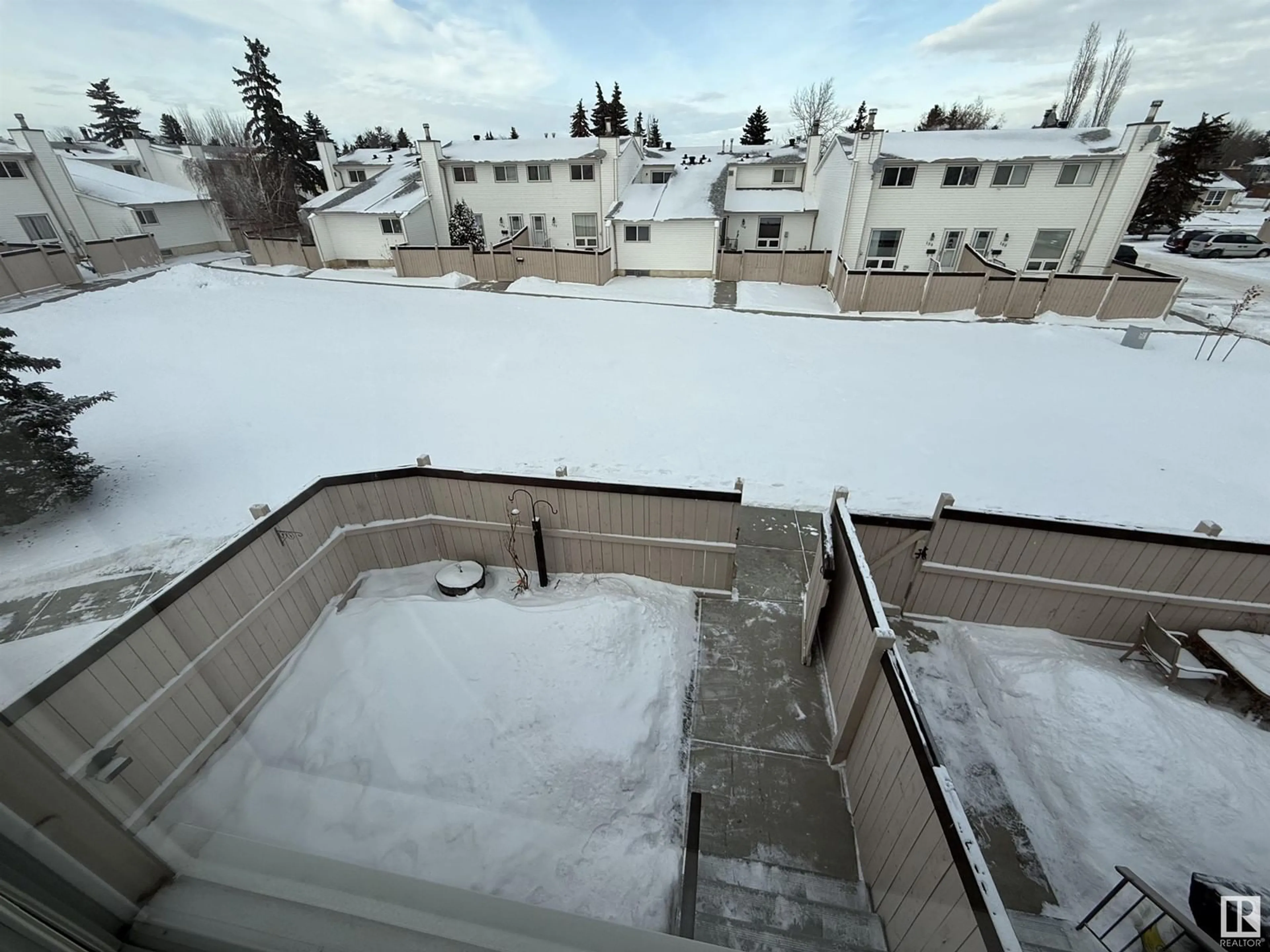 Pool for 144 MARLBOROUGH PL NW, Edmonton Alberta T5T1Y6