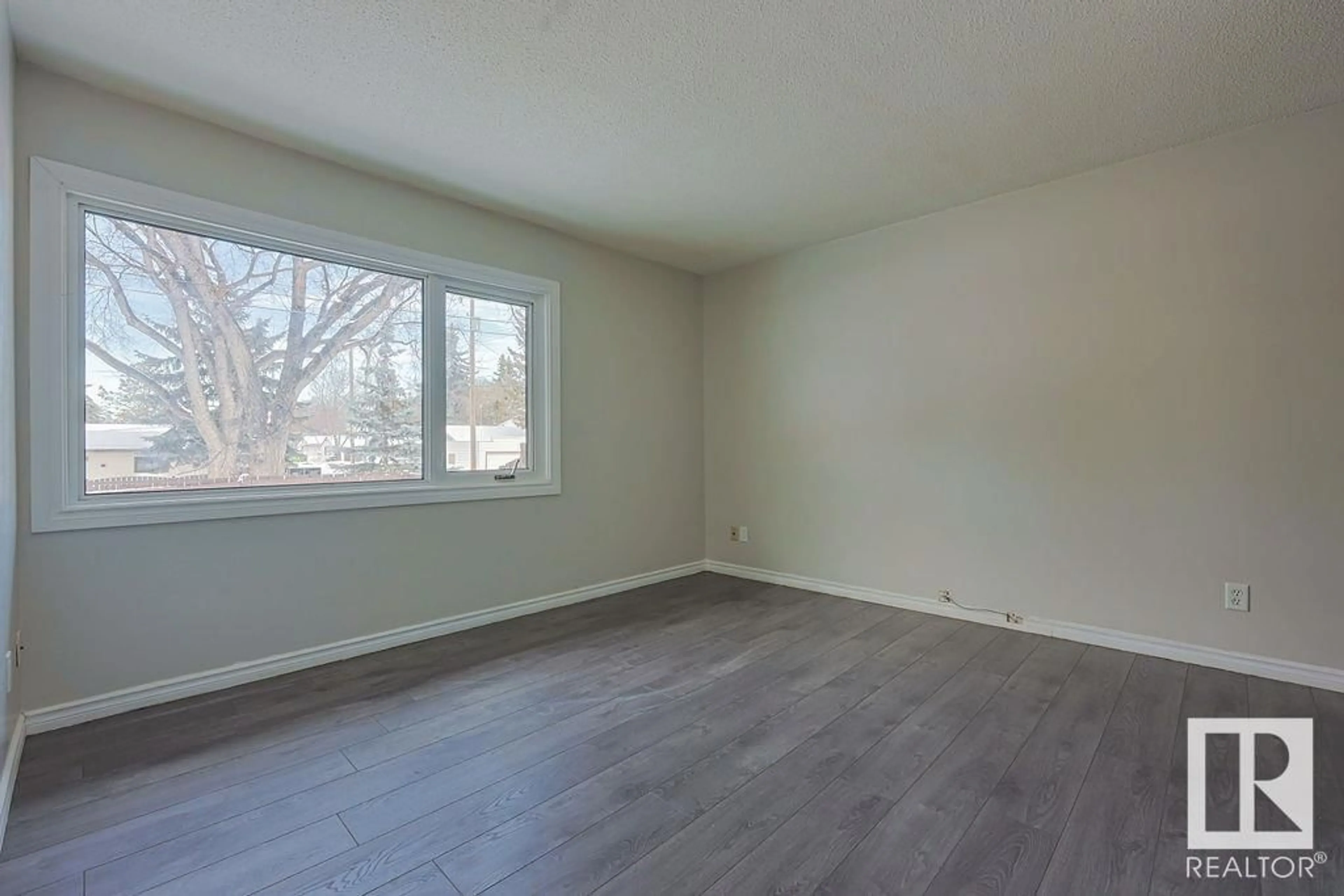 A pic of a room for 6115 120 AV NW, Edmonton Alberta T5W1L9