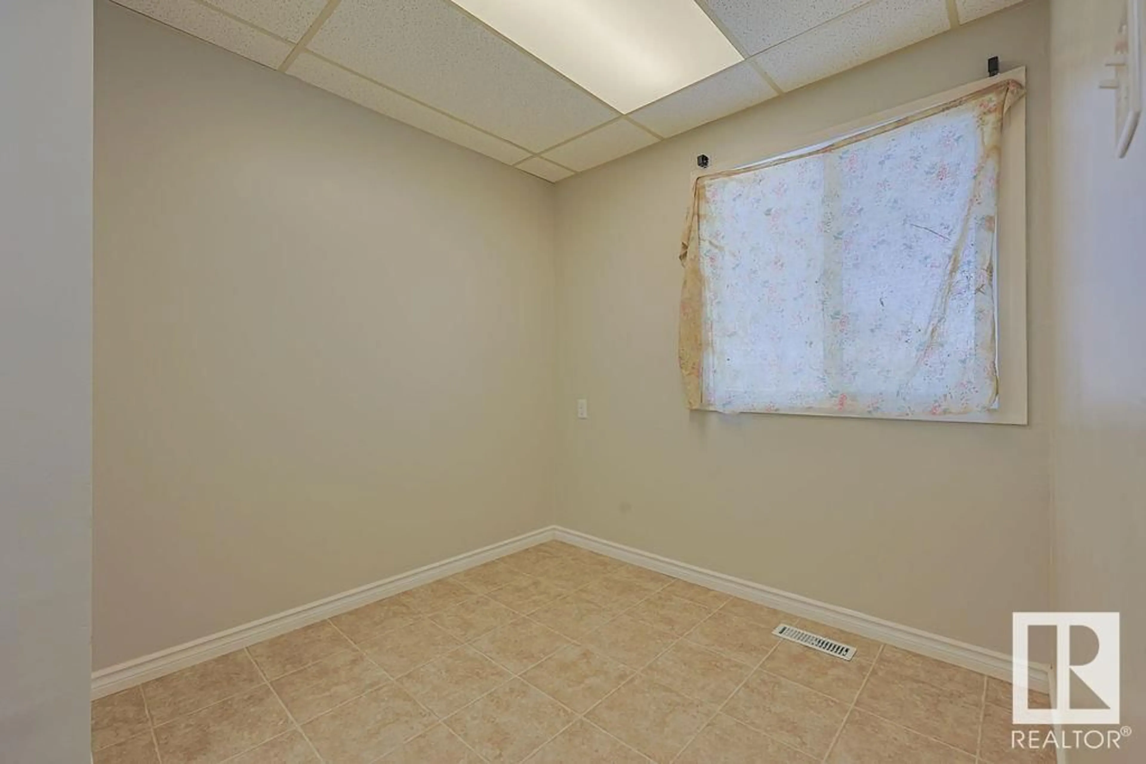 A pic of a room for 6115 120 AV NW, Edmonton Alberta T5W1L9