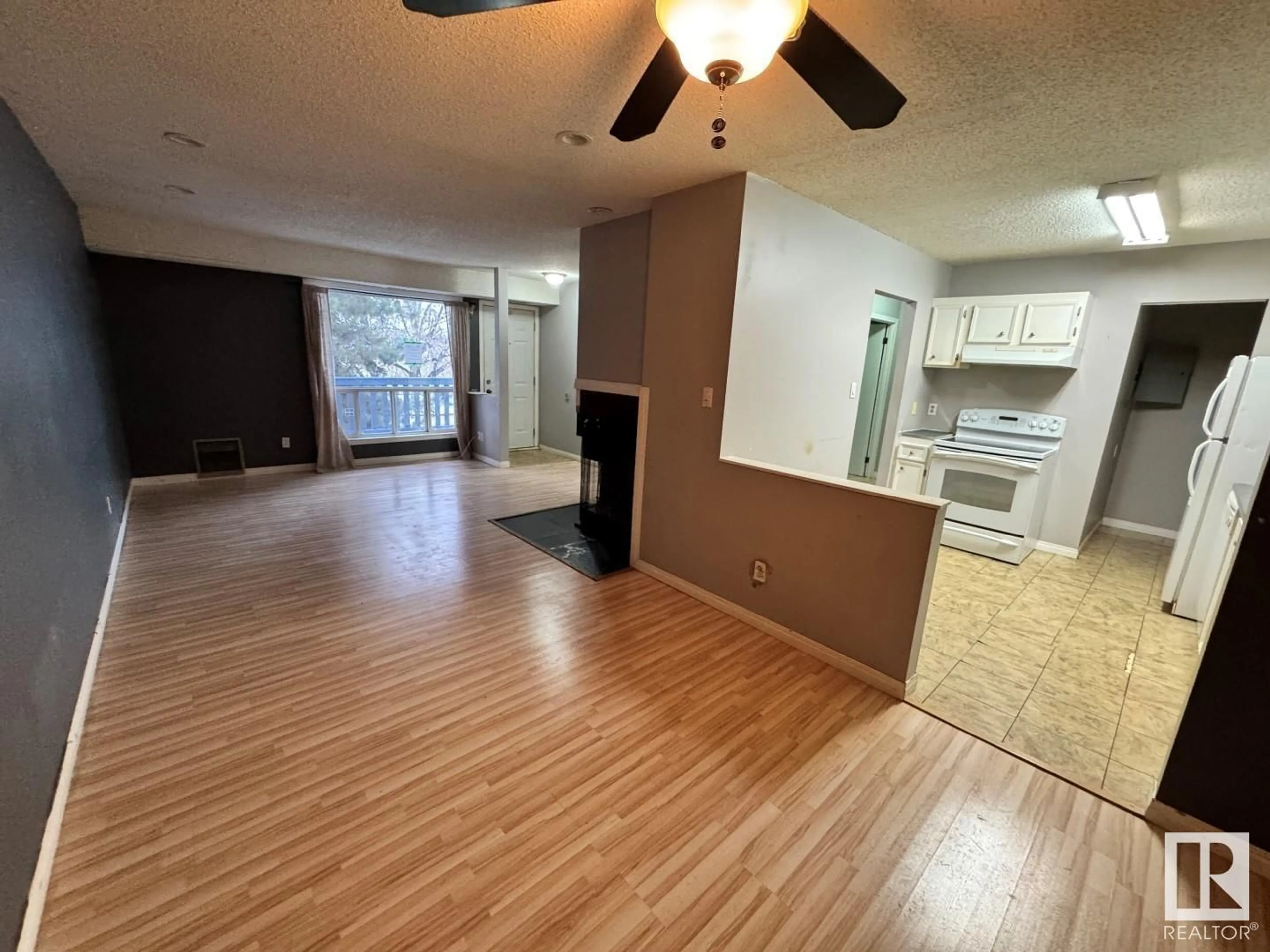 A pic of a room for #18 1503 MILL WOODS E NW, Edmonton Alberta T6L4C2