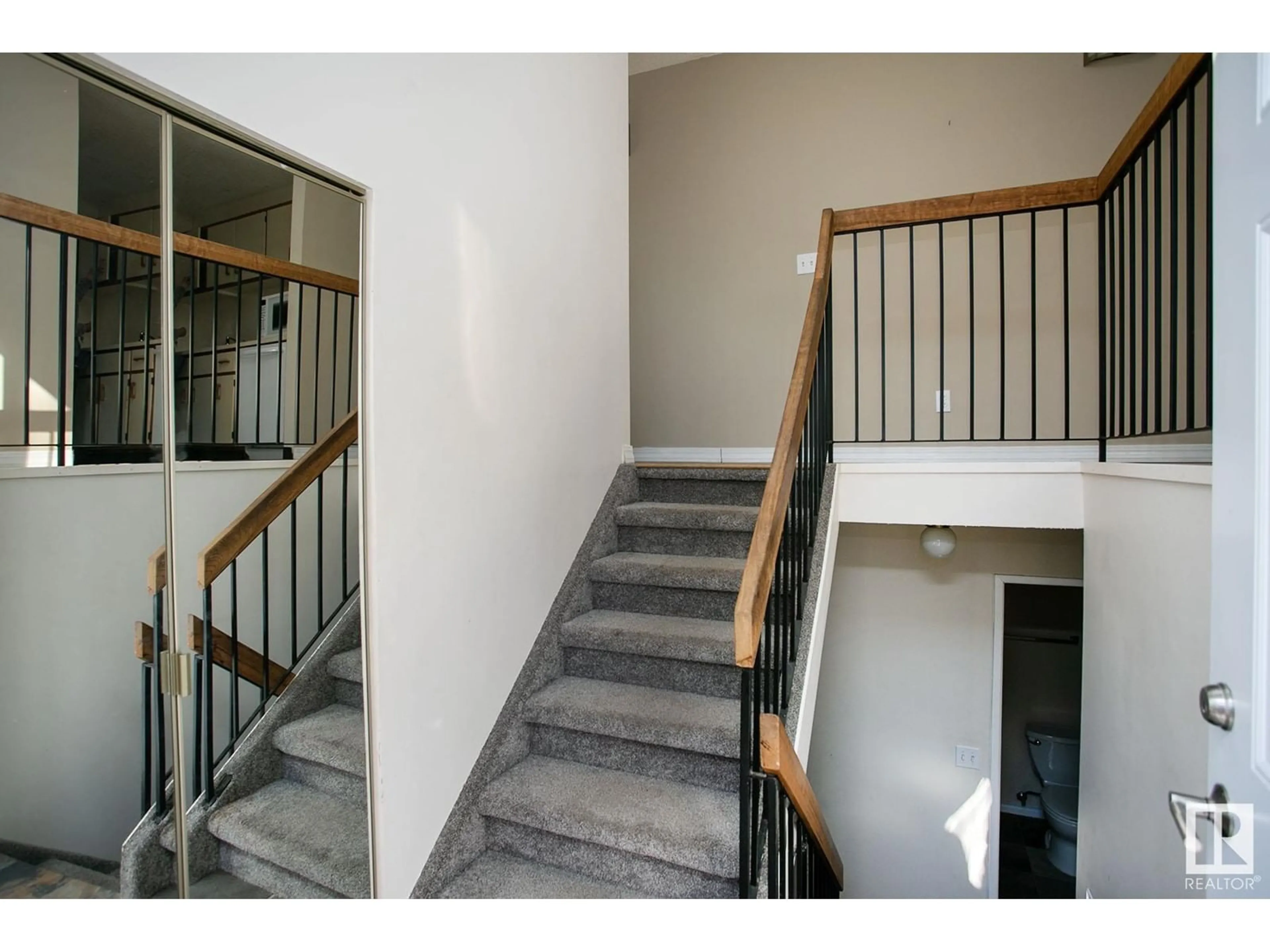 Indoor foyer for #106 9854 88 AV NW, Edmonton Alberta T6E2R3