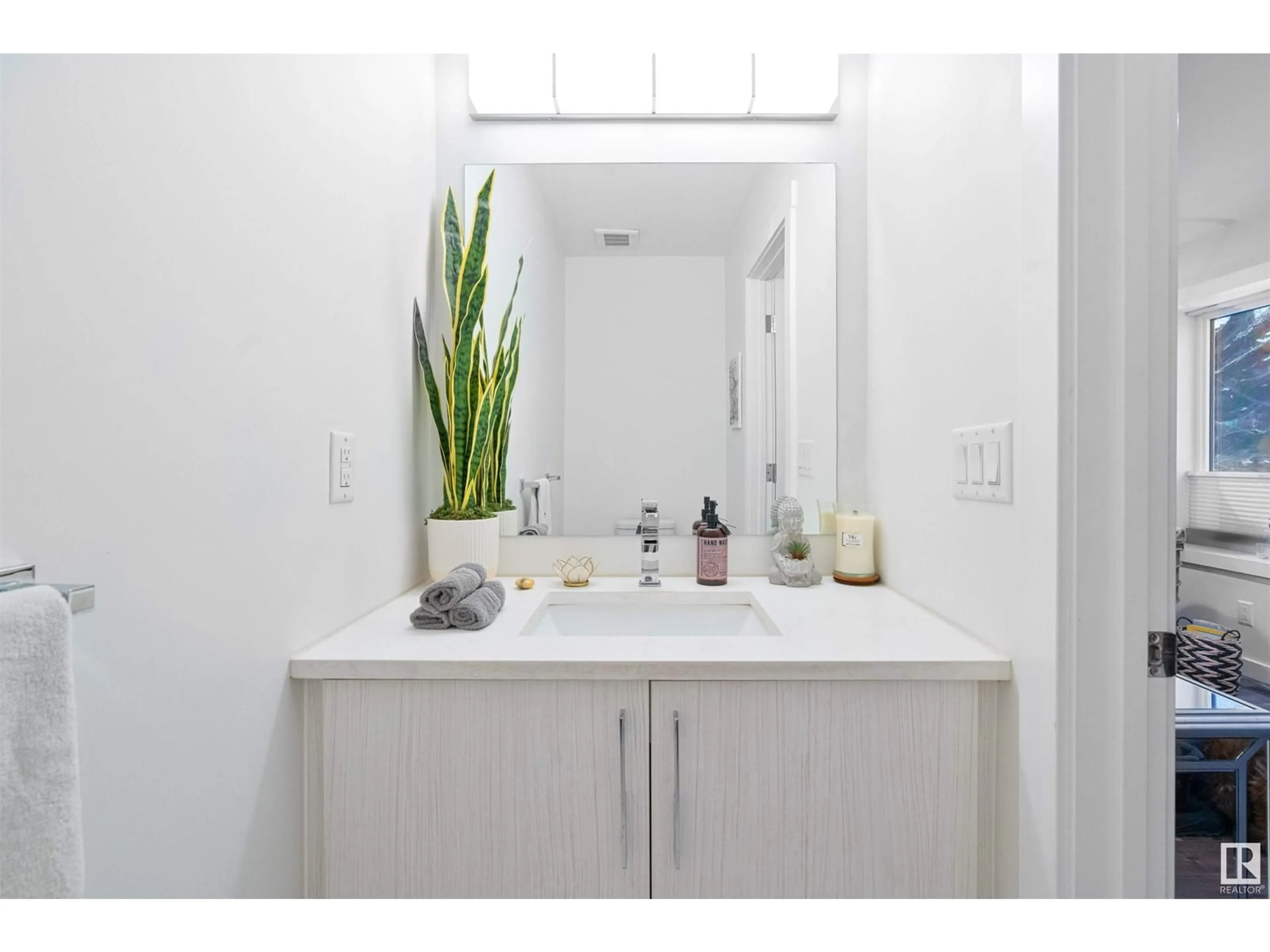 Contemporary bathroom, ceramic/tile floor for 15006 105 AV NW, Edmonton Alberta T5P1P8