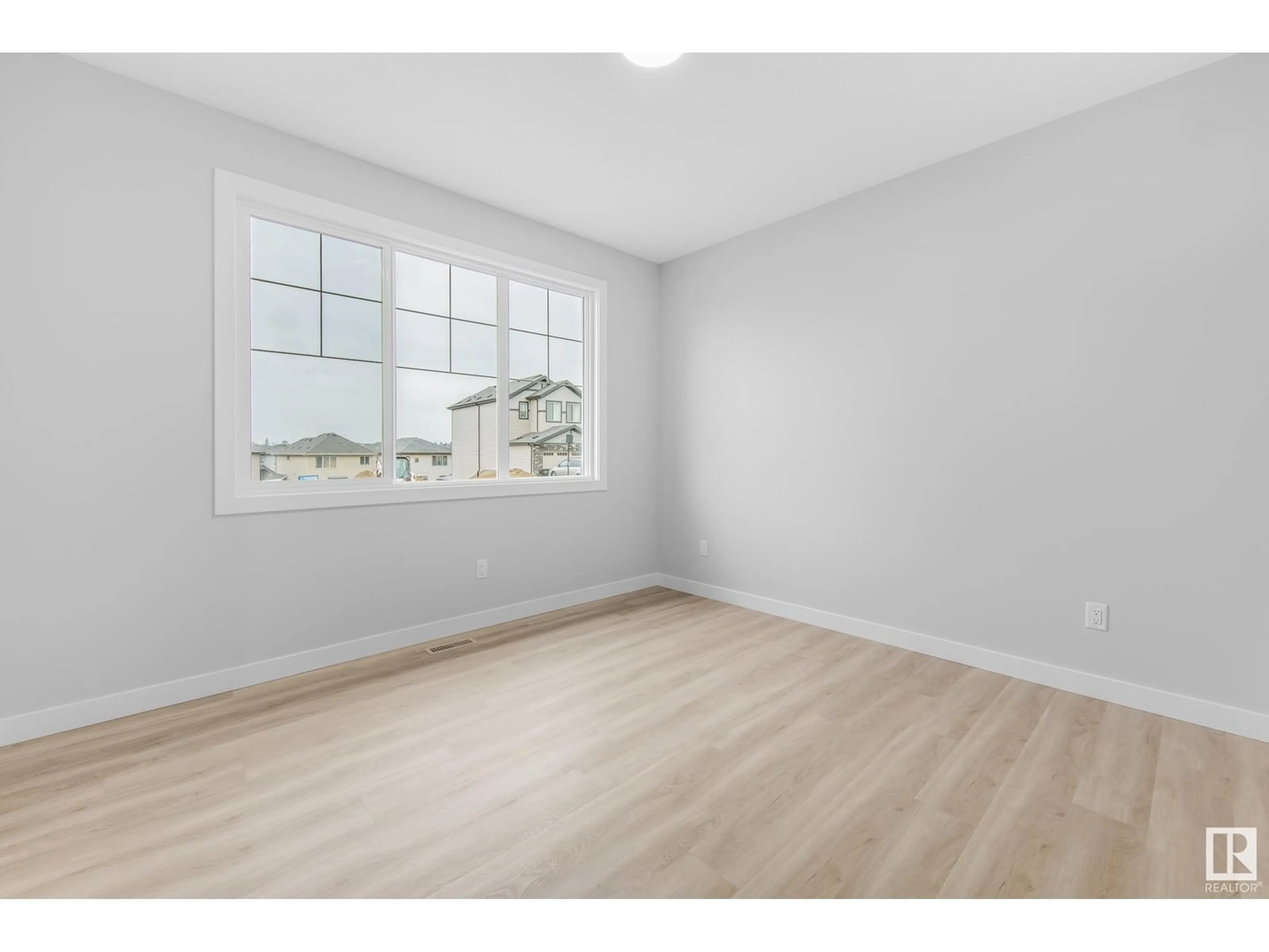 A pic of a room for 9348 221 ST, Edmonton Alberta T5T6C9