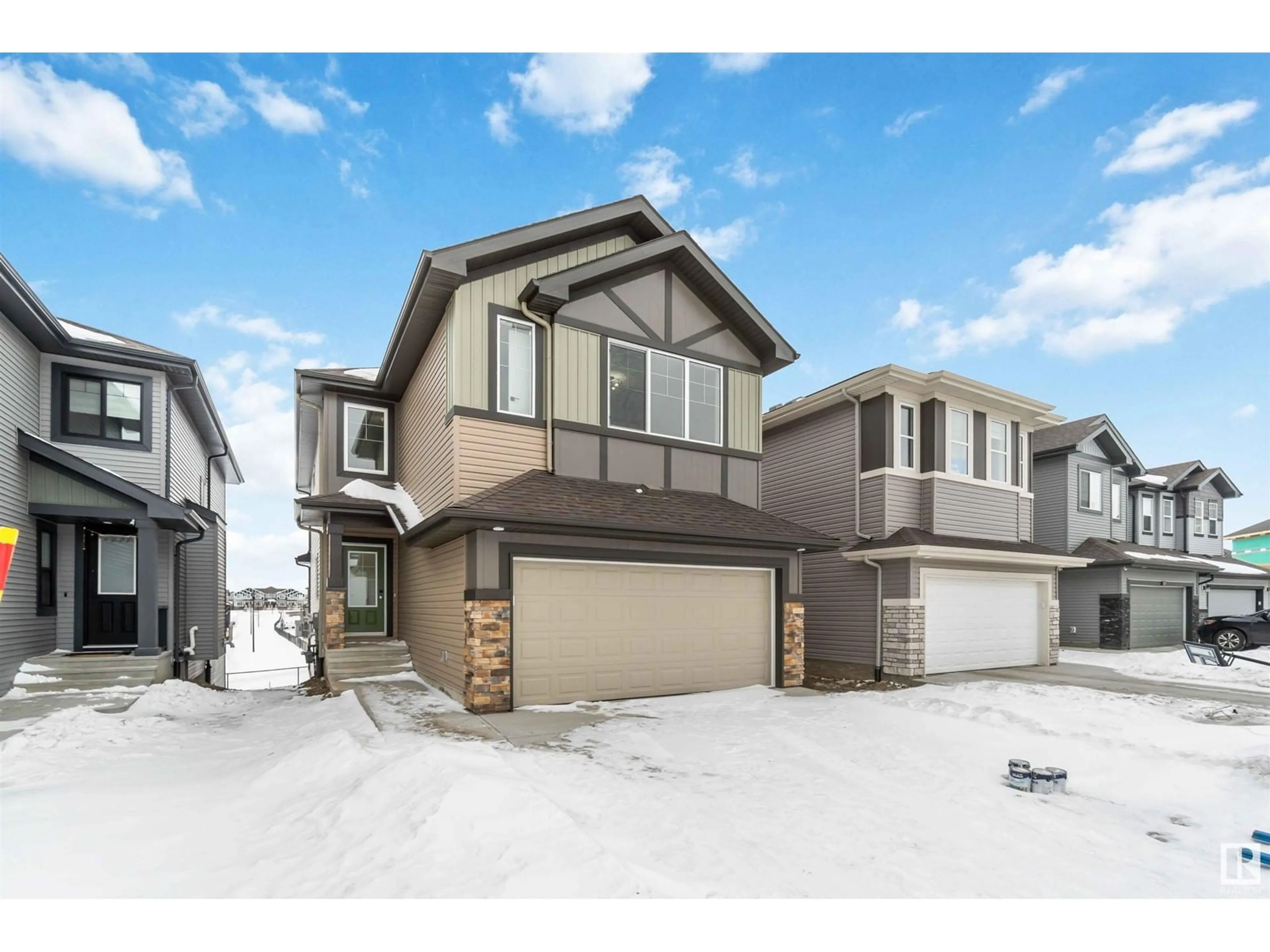 Indoor entryway for 1519 26 ST, Edmonton Alberta T6T2T7