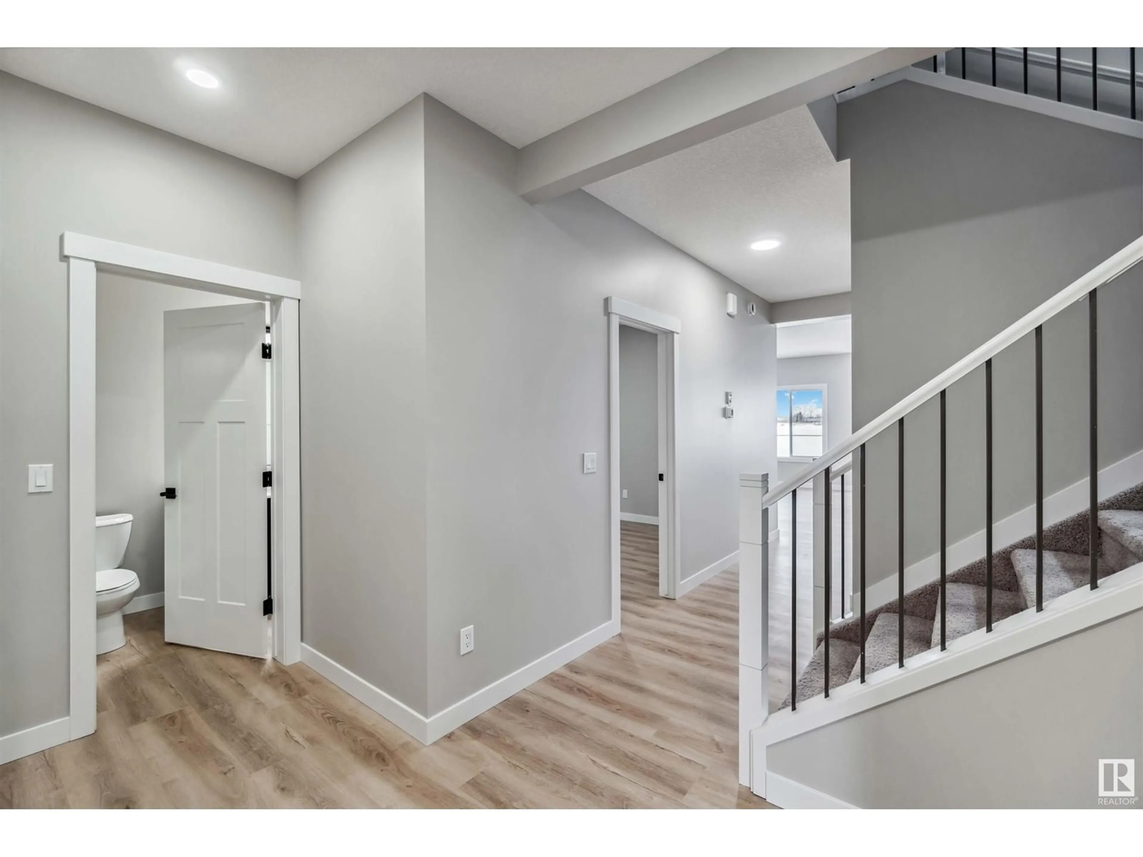 Indoor entryway for 1659 12 ST, Edmonton Alberta T6T2V1