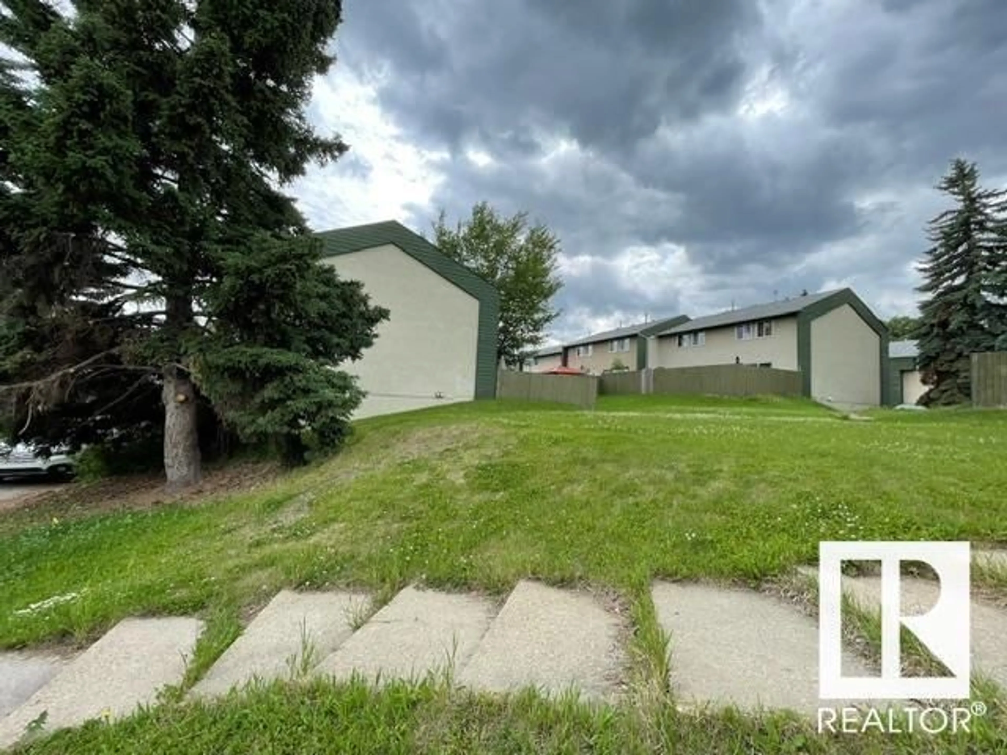 A pic from outside/outdoor area/front of a property/back of a property/a pic from drone, unknown for 774 ABBOTTSFIELD RD NW, Edmonton Alberta T5W4R4