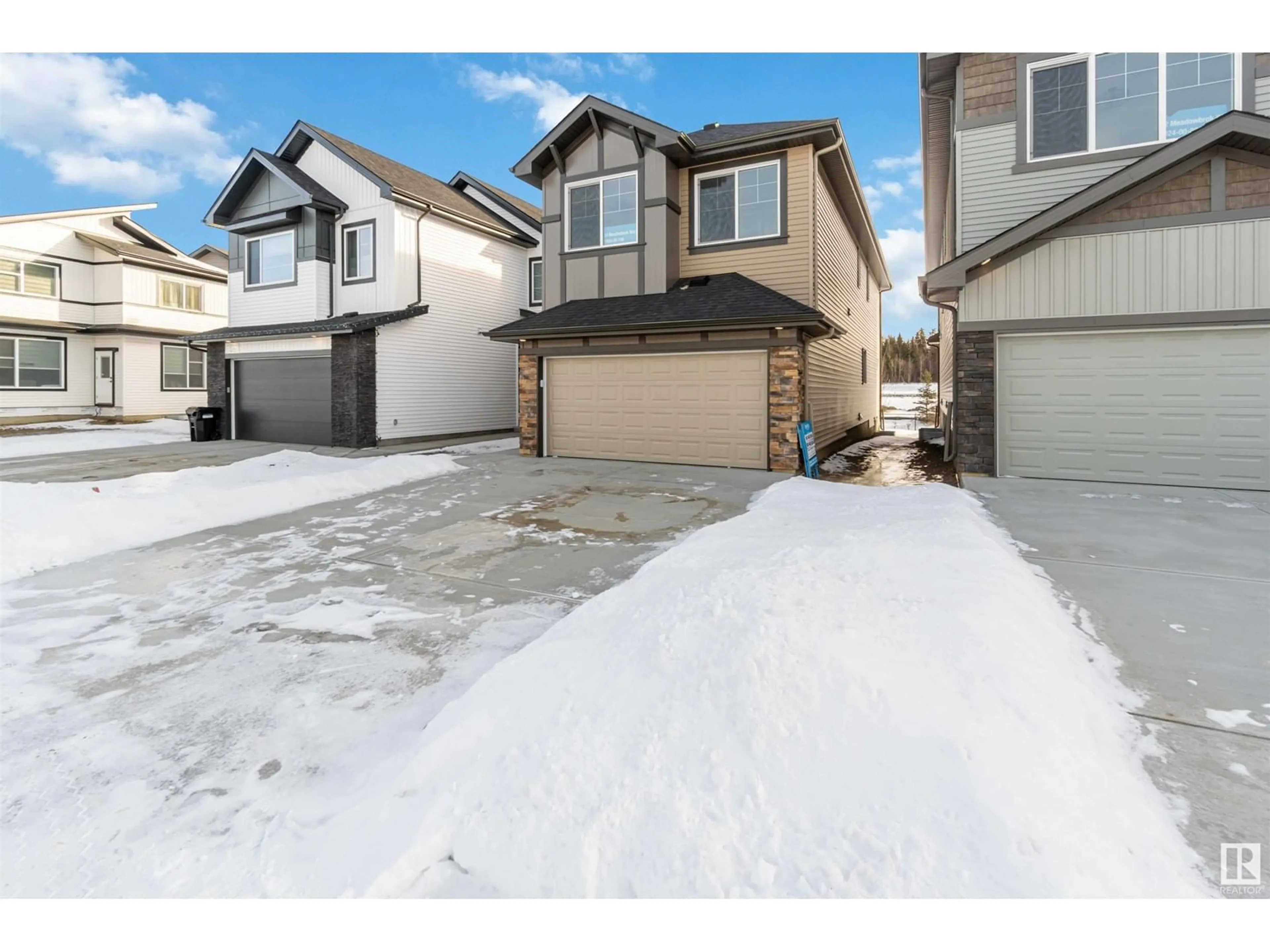 Standard bathroom, ceramic/tile floor for 24 MEADOWBROOK WY, Spruce Grove Alberta T7X0W2