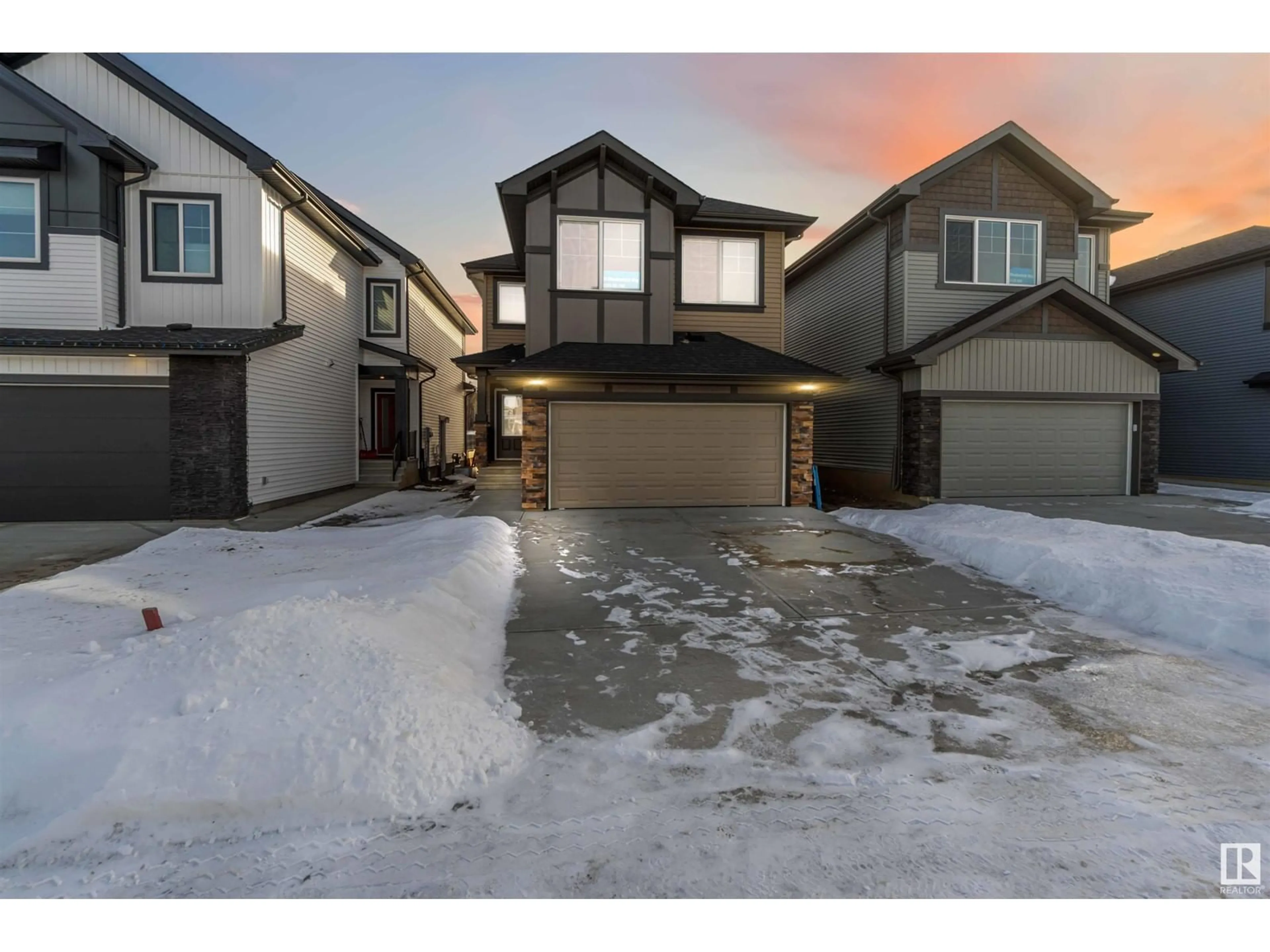 A pic from outside/outdoor area/front of a property/back of a property/a pic from drone, street for 24 Meadowbrook WY, Spruce Grove Alberta T7X0W2