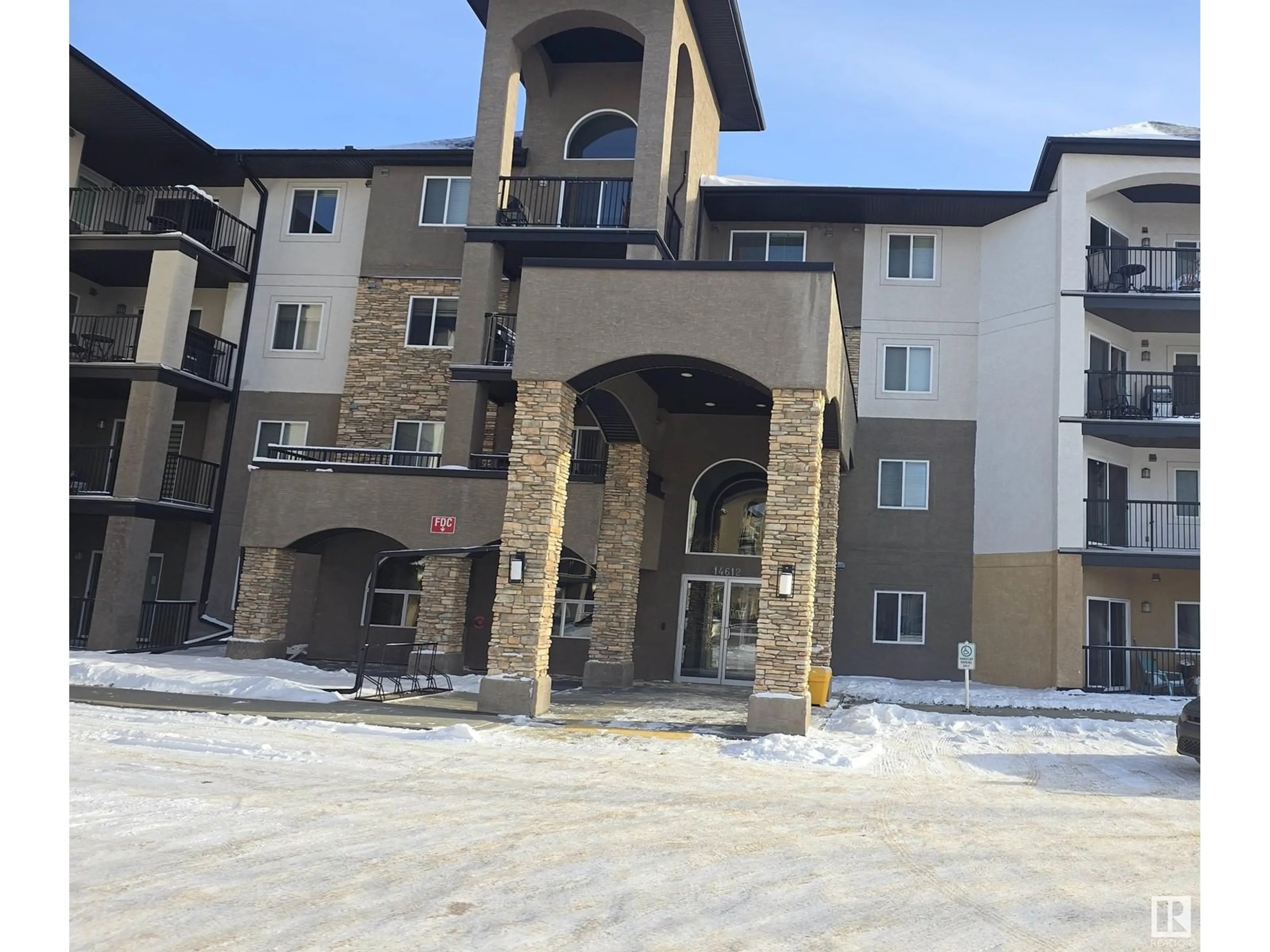 Indoor foyer for #102 14612 125 ST NW NW, Edmonton Alberta T5X0B6