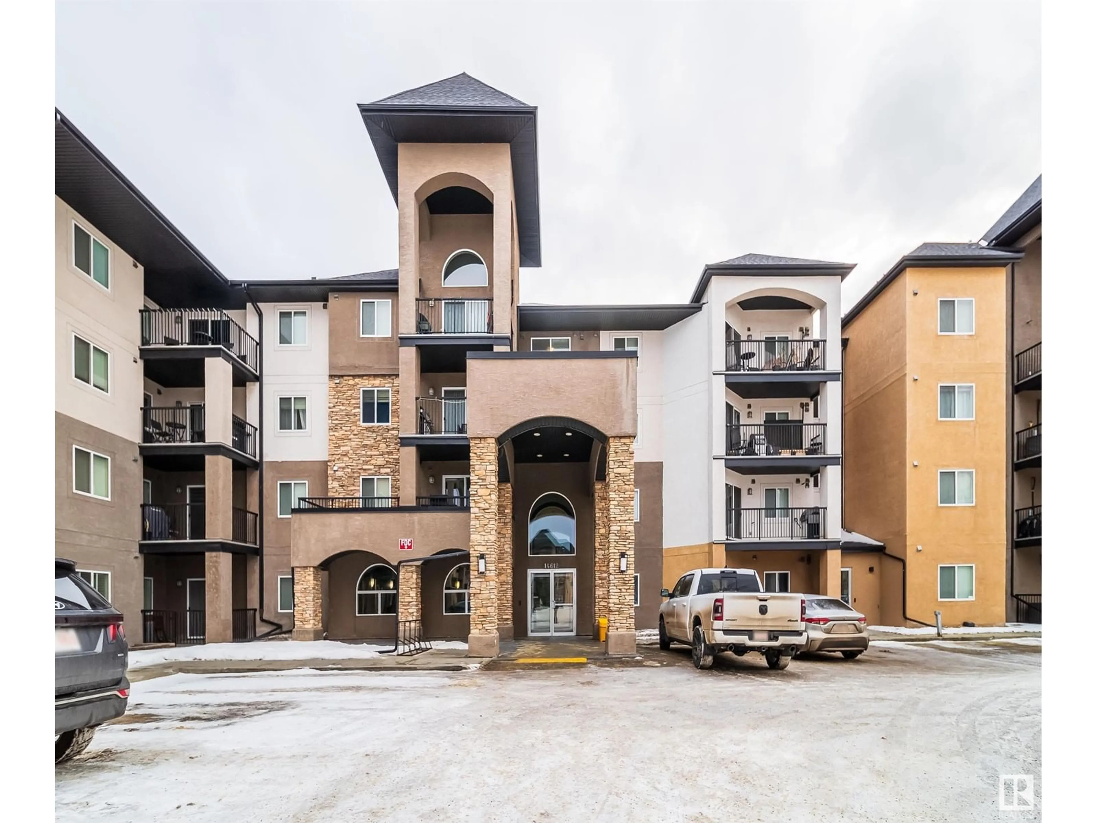 Indoor foyer for #102 14612 125 ST NW NW, Edmonton Alberta T5X0B6