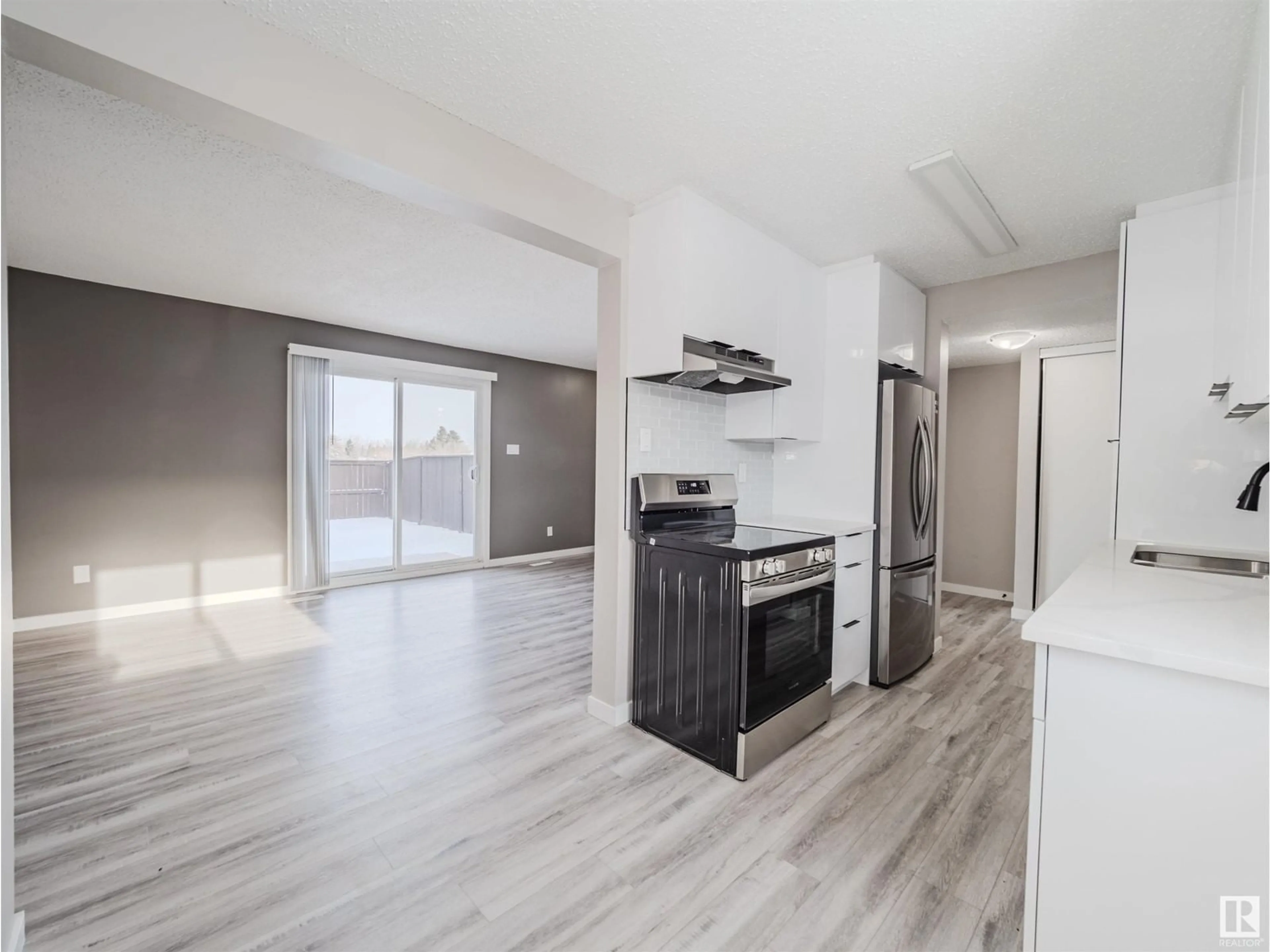 Open concept kitchen, unknown for 183 HARRISON DR NW, Edmonton Alberta T5A2X5