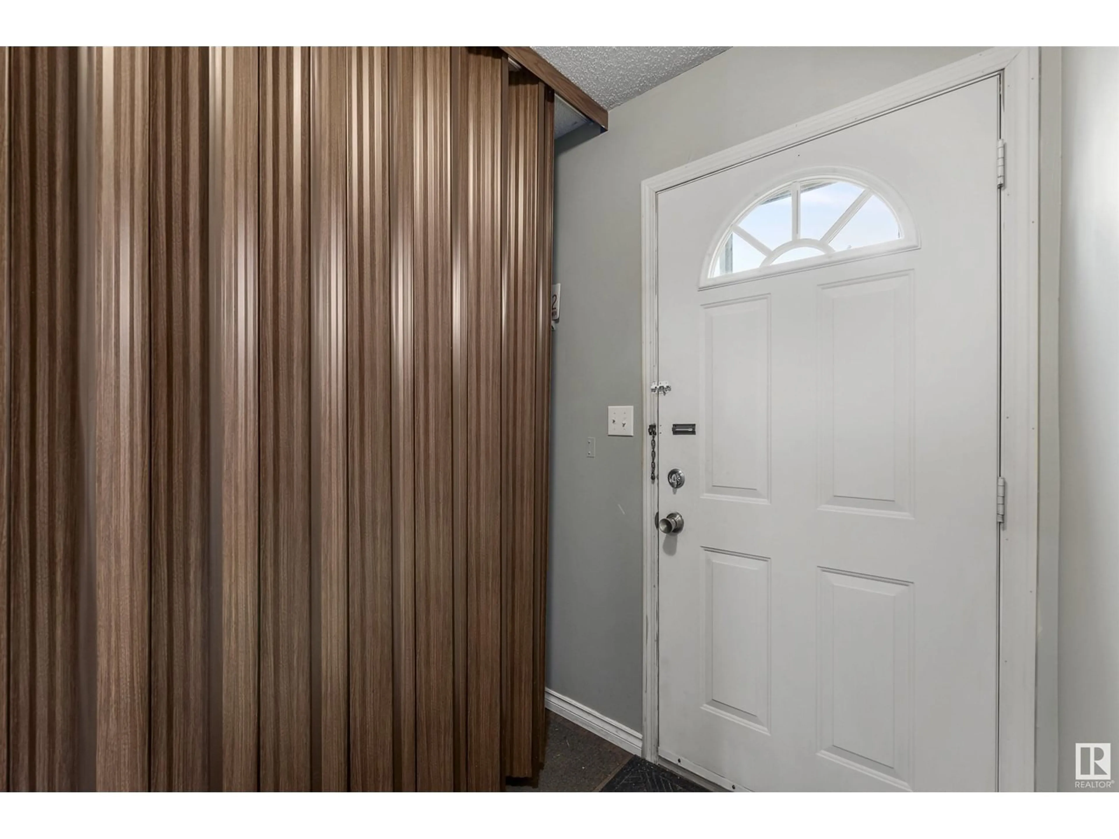 Indoor entryway for 18415 66 AV NW, Edmonton Alberta T5T2M1