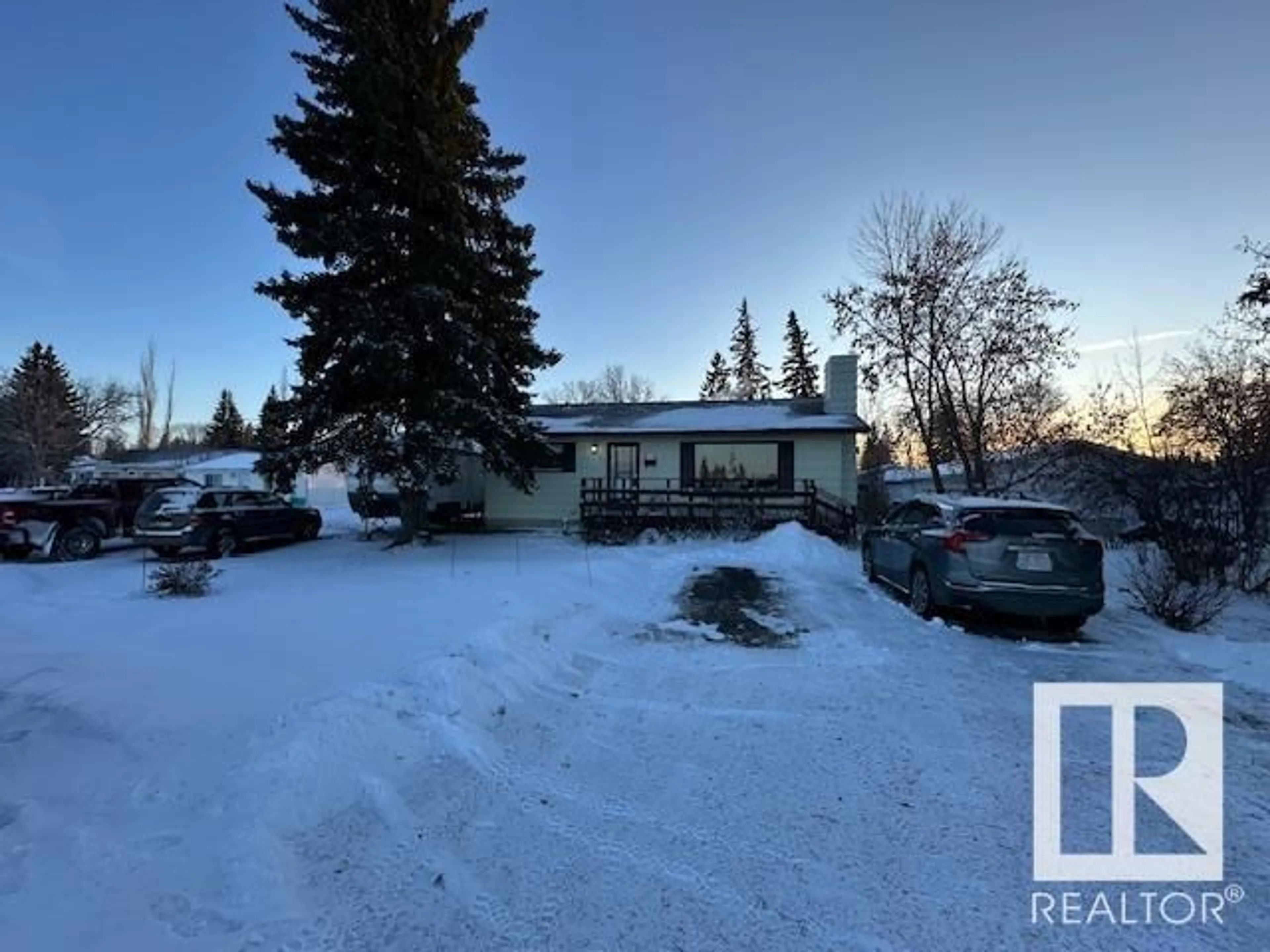 A pic from outside/outdoor area/front of a property/back of a property/a pic from drone, unknown for 4828 50A St, Rural Lac Ste. Anne County Alberta T0E0A0