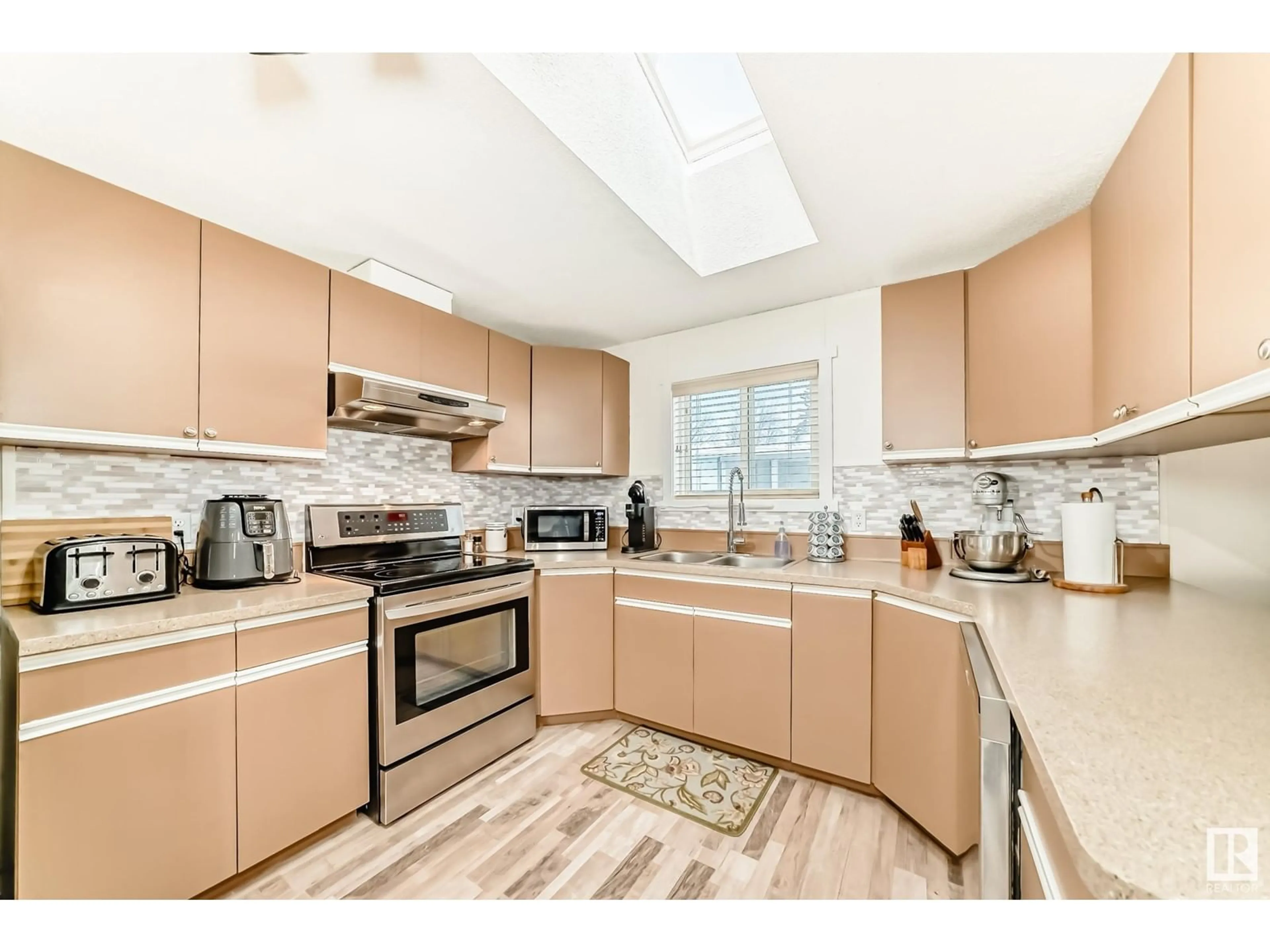 Open concept kitchen, unknown for 341 West Brook WY NW, Edmonton Alberta T5S1T5