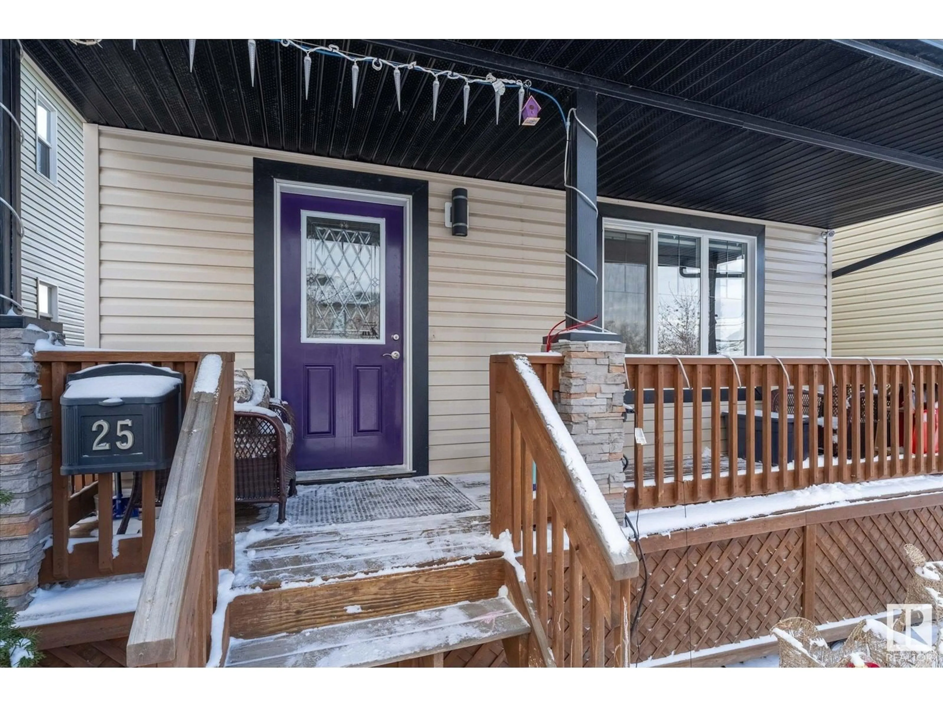 Indoor entryway for 25 VISTA ST, Spruce Grove Alberta T7X4P6