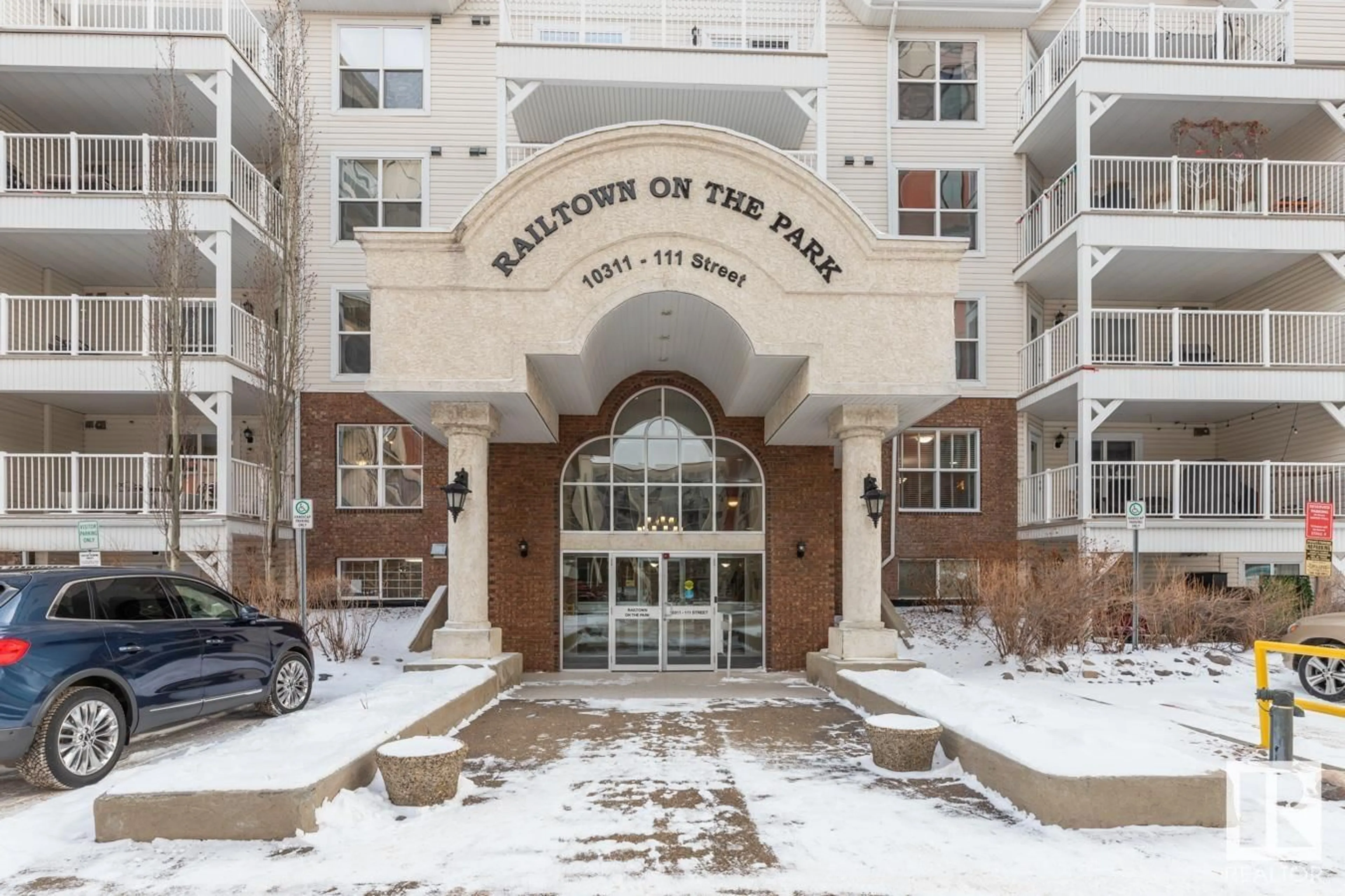 Indoor foyer for #217 10311 111 ST NW, Edmonton Alberta T5K2Y8