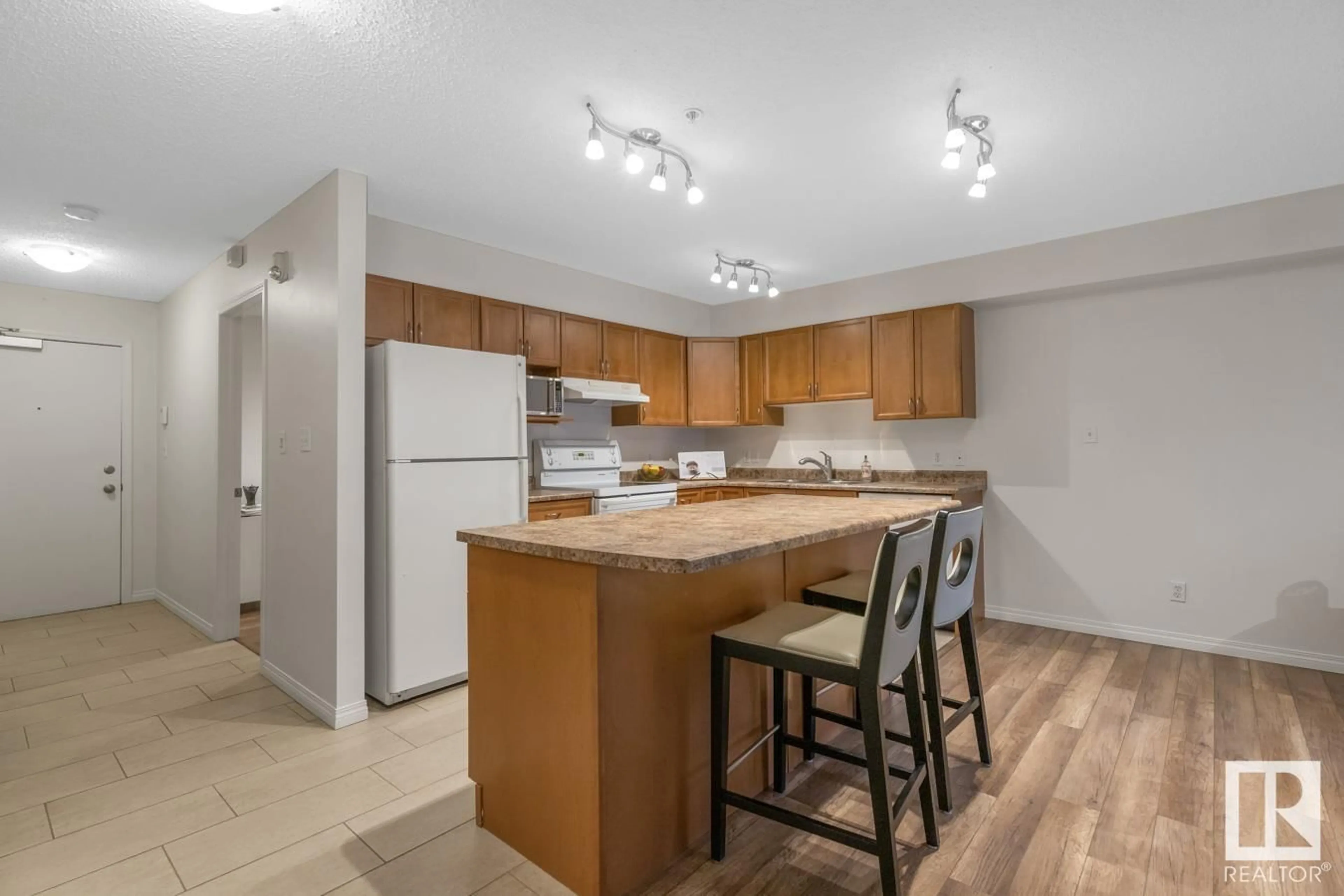 Standard kitchen, unknown for #217 10311 111 ST NW, Edmonton Alberta T5K2Y8