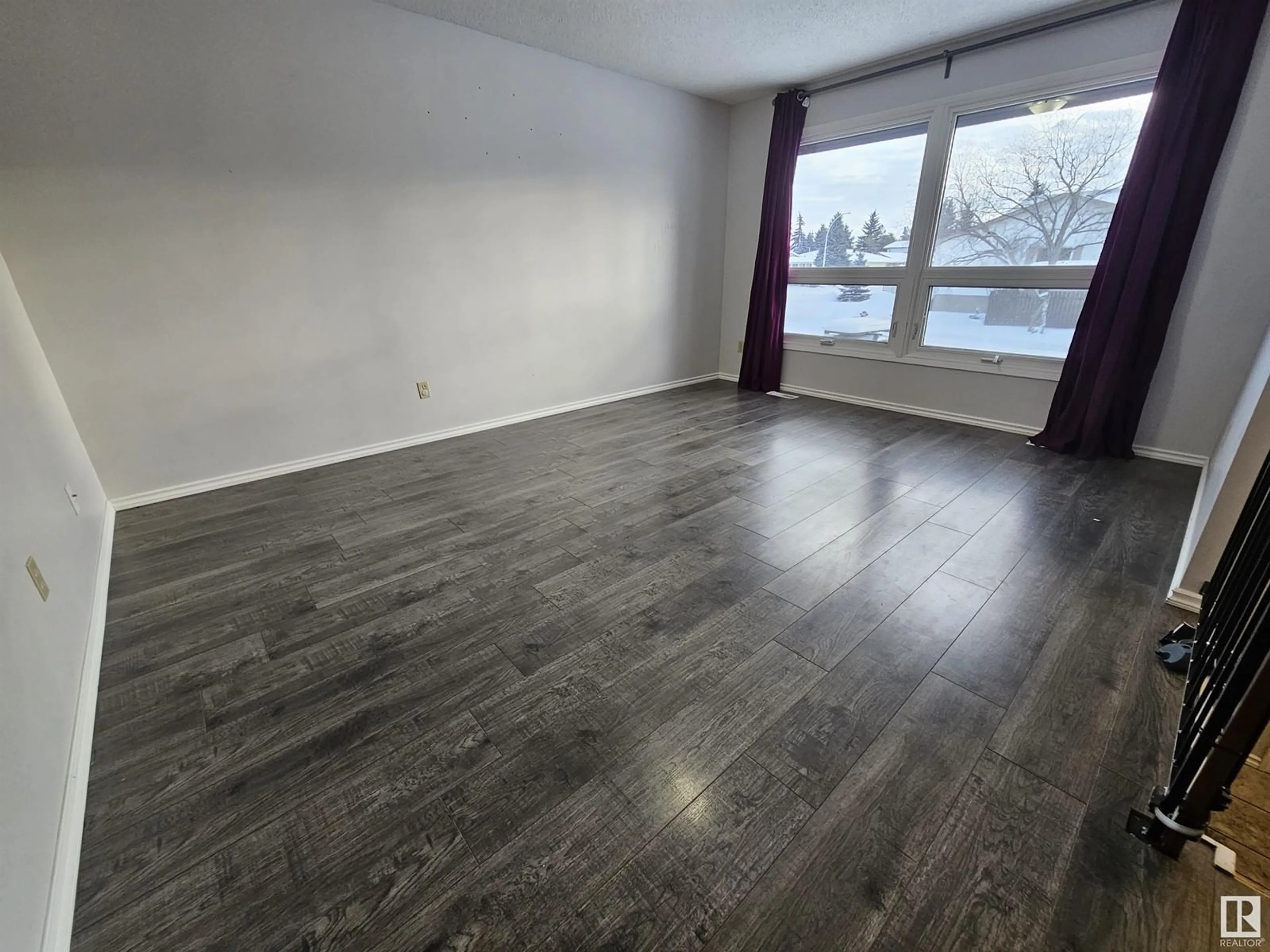 A pic of a room for 5112 37 AV NW, Edmonton Alberta T6L1C8