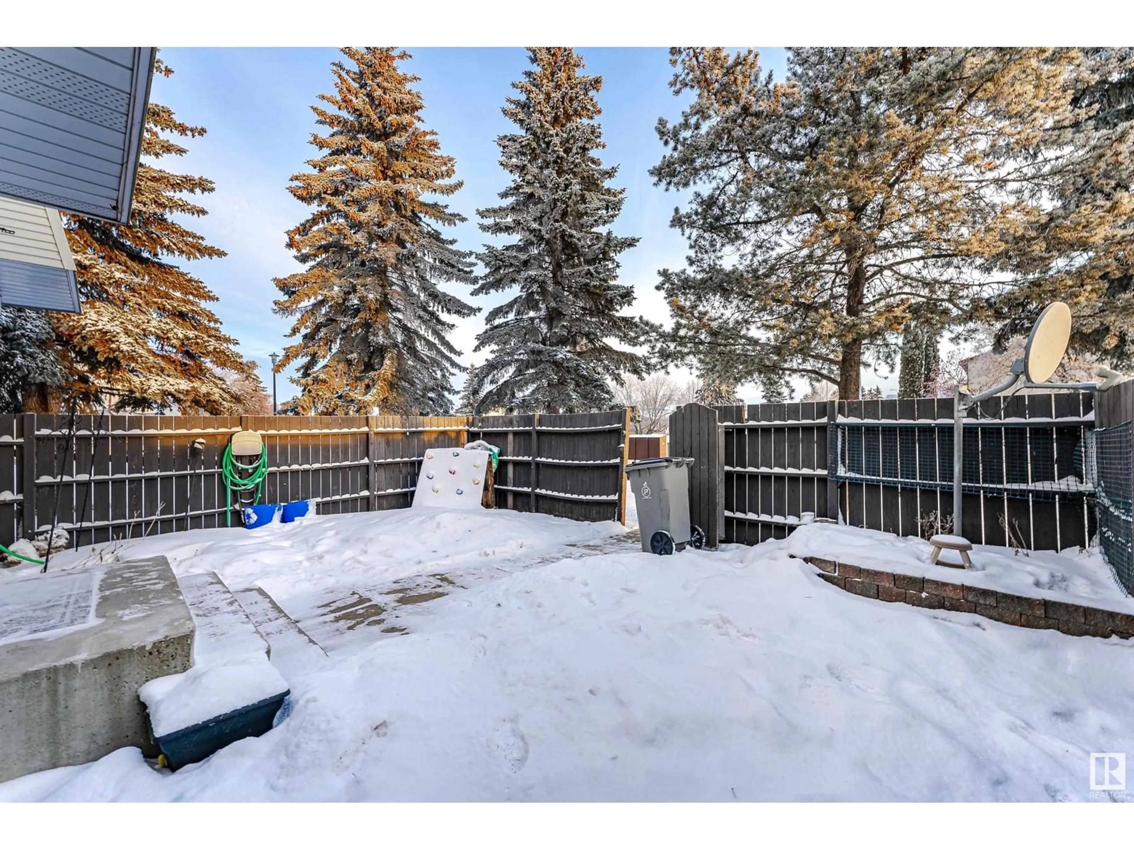 A pic from outside/outdoor area/front of a property/back of a property/a pic from drone, unknown for #37 650 GRANDIN DR, Morinville Alberta T8R1K5