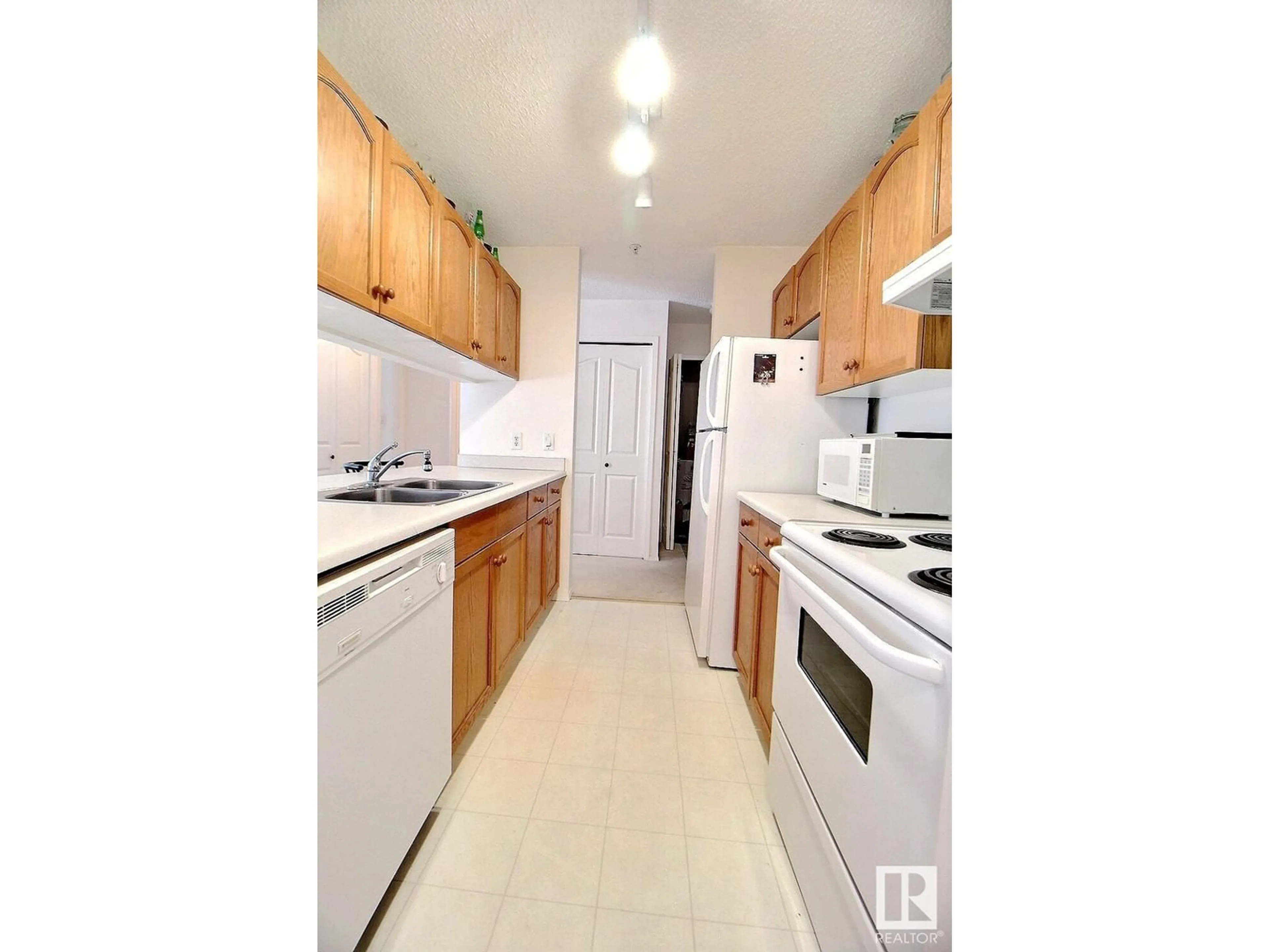 Standard kitchen, unknown for #240 17447 98A AV NW, Edmonton Alberta T5T6M4