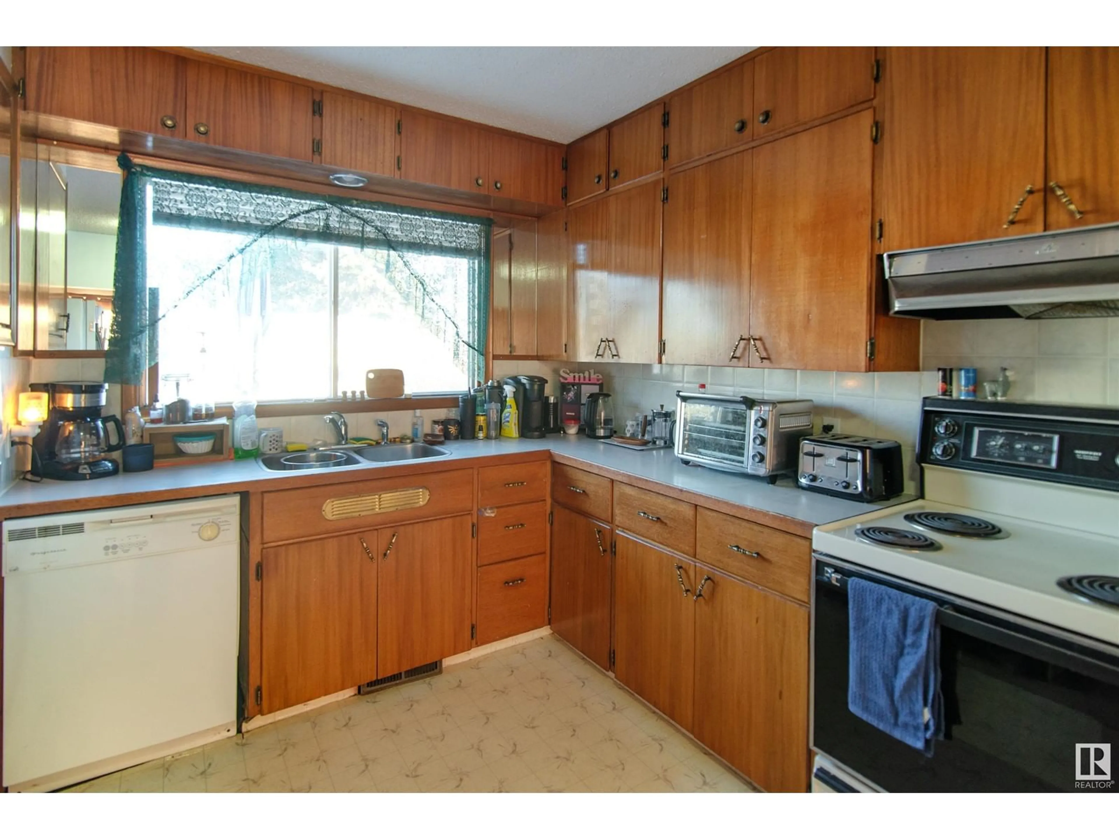 Standard kitchen, unknown for 4813 50 ST, Ardmore Alberta T0A0B0