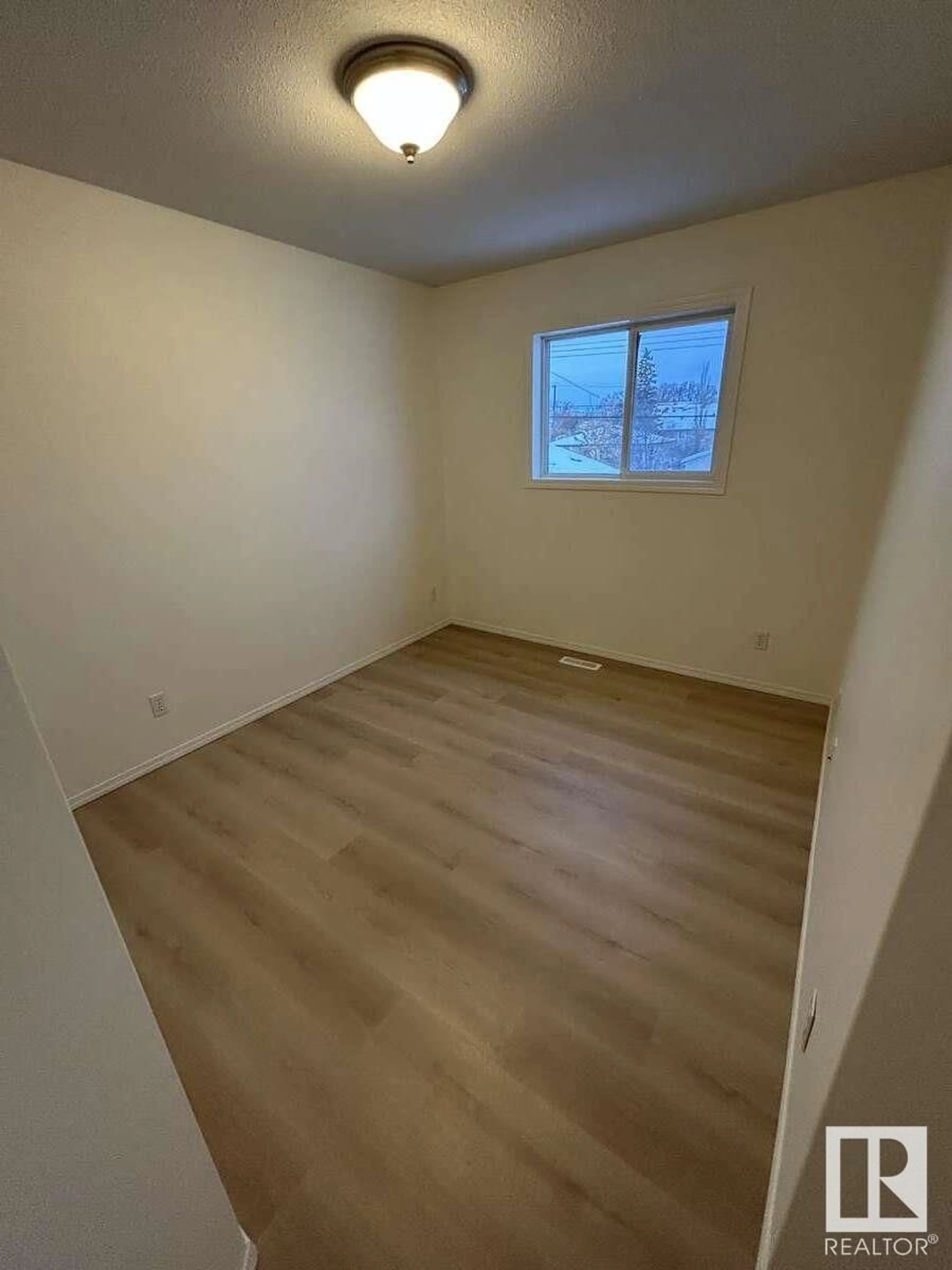 A pic of a room for 12042 65 ST NW, Edmonton Alberta T5W4L7