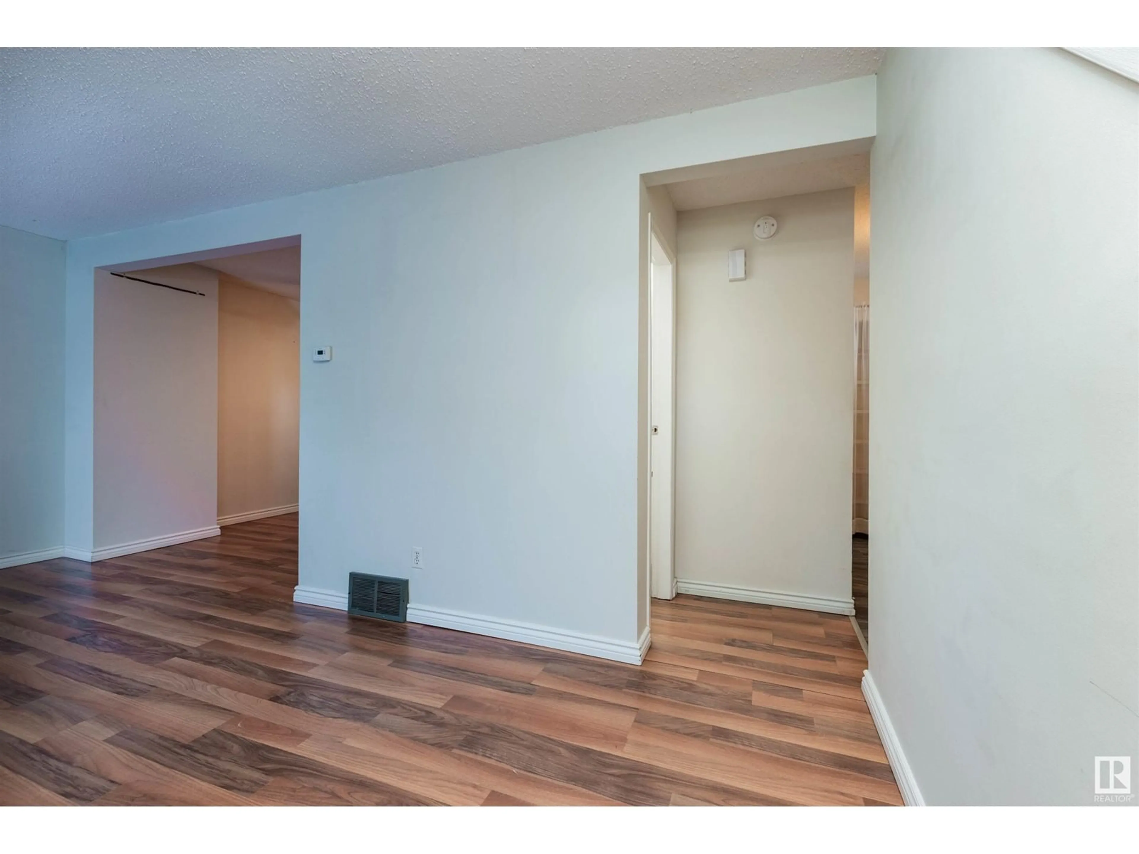 A pic of a room for 15105 54 ST NW, Edmonton Alberta T6H4Z1