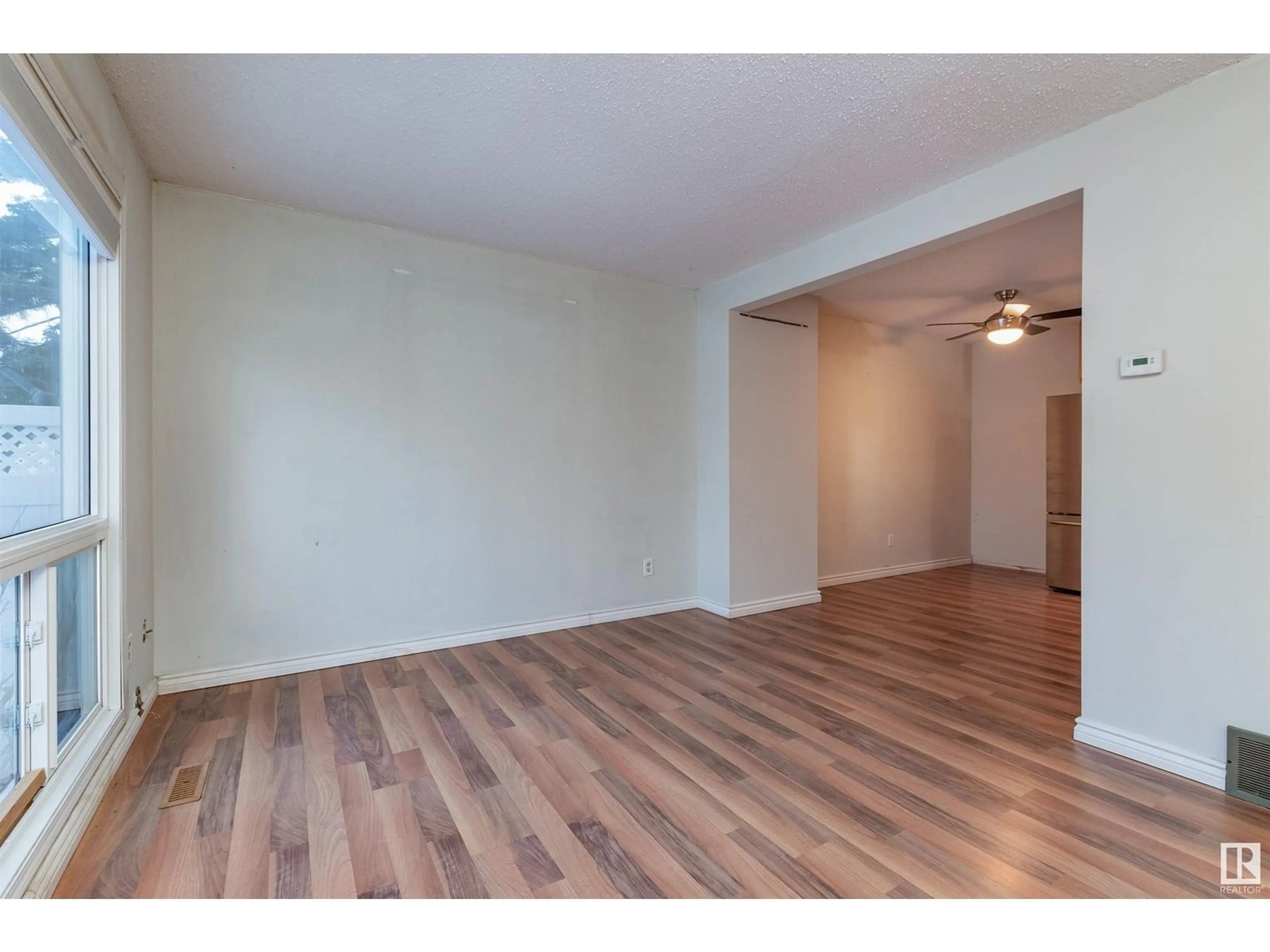 A pic of a room for 15105 54 ST NW, Edmonton Alberta T6H4Z1