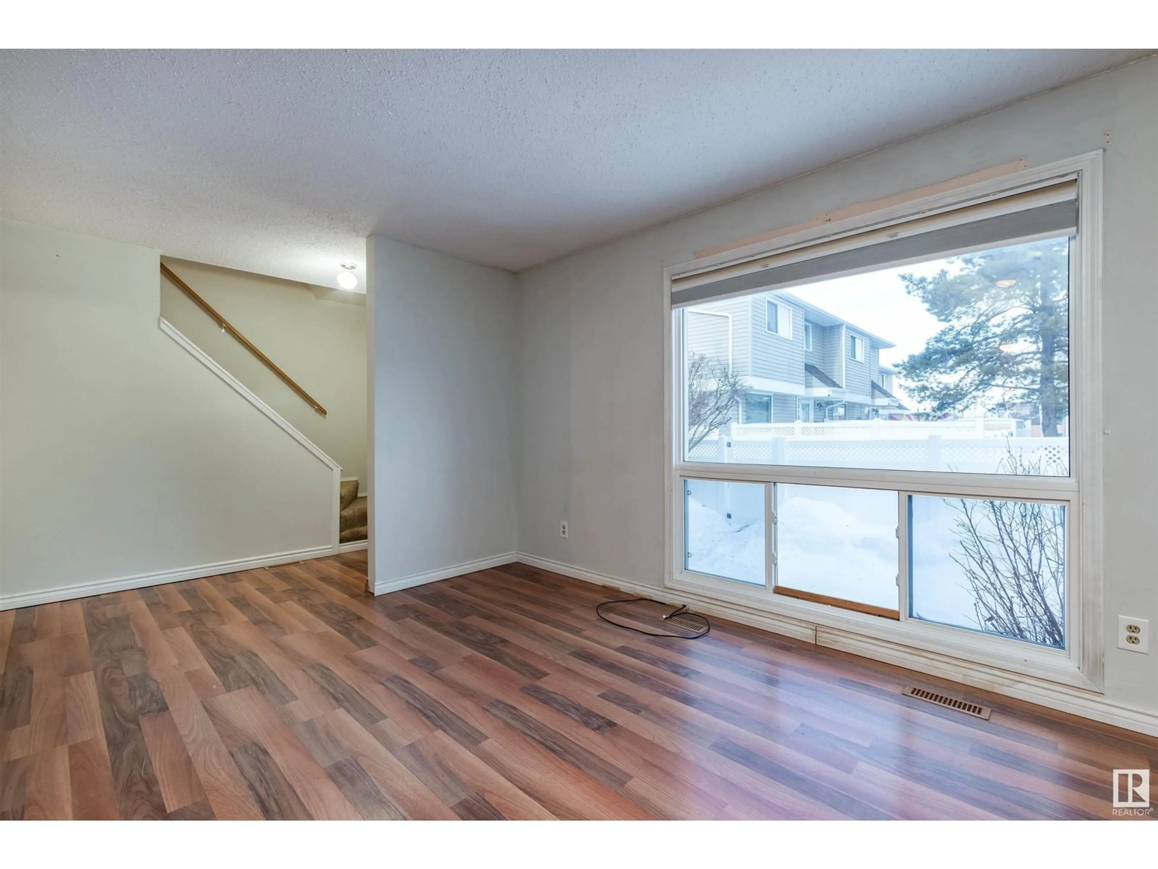 A pic of a room for 15105 54 ST NW, Edmonton Alberta T6H4Z1