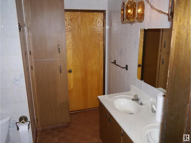 4907 & 4911 47 AV, Stony Plain 3