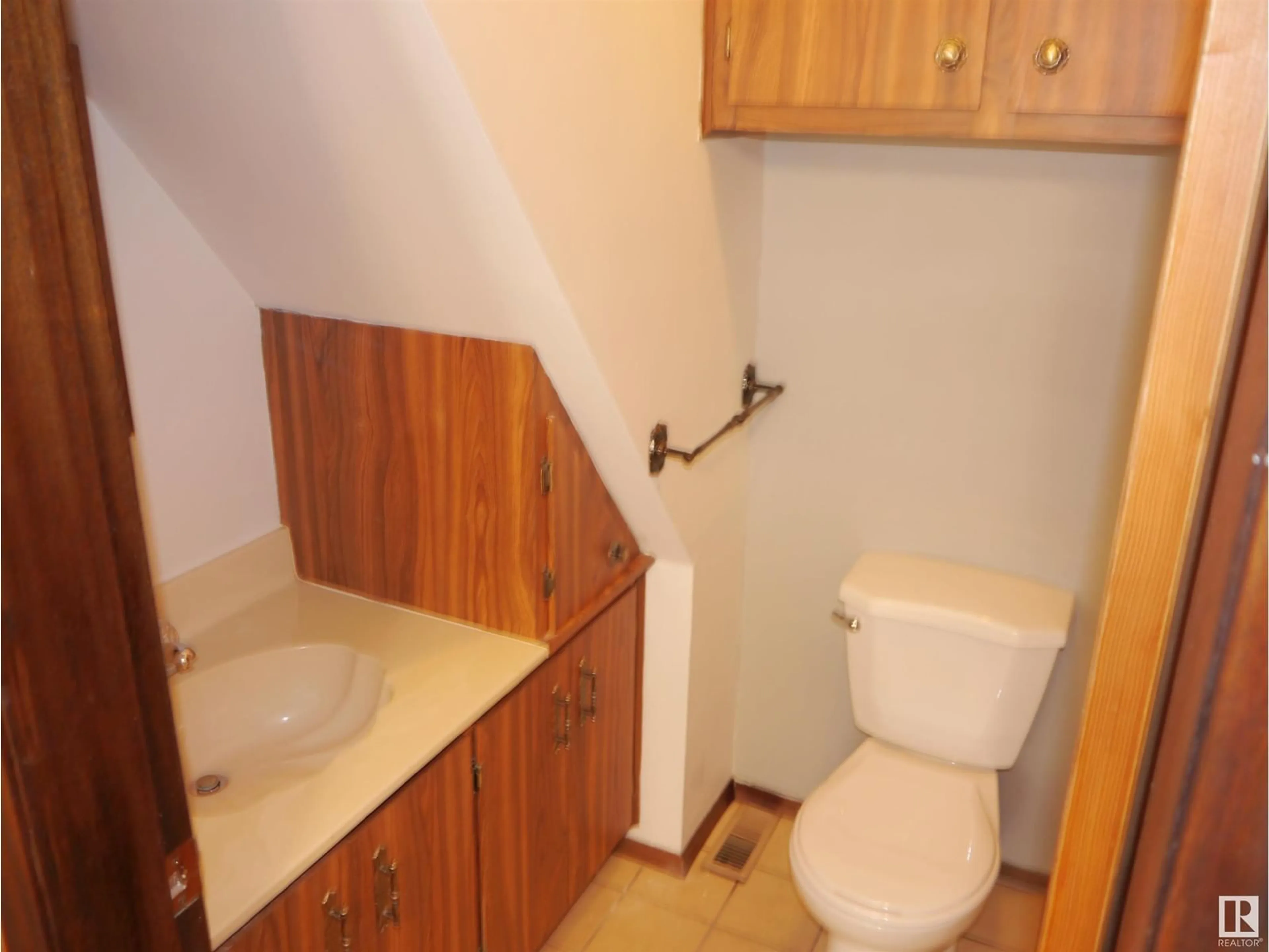 Standard bathroom, unknown for 4907 & 4911 47 AV, Stony Plain Alberta T7Z1L7