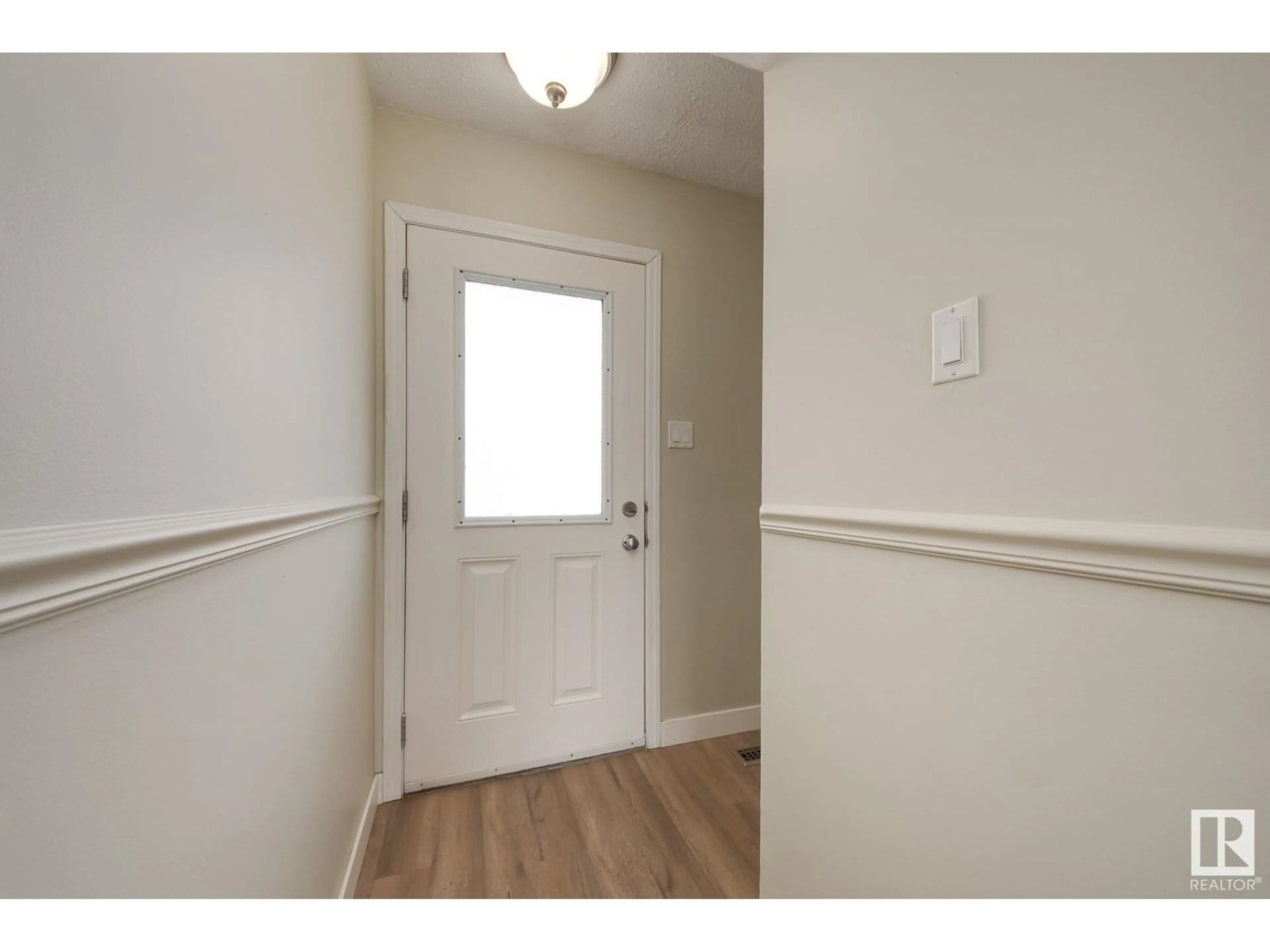 Indoor entryway for 11456 139 AV NW, Edmonton Alberta T5X3L4