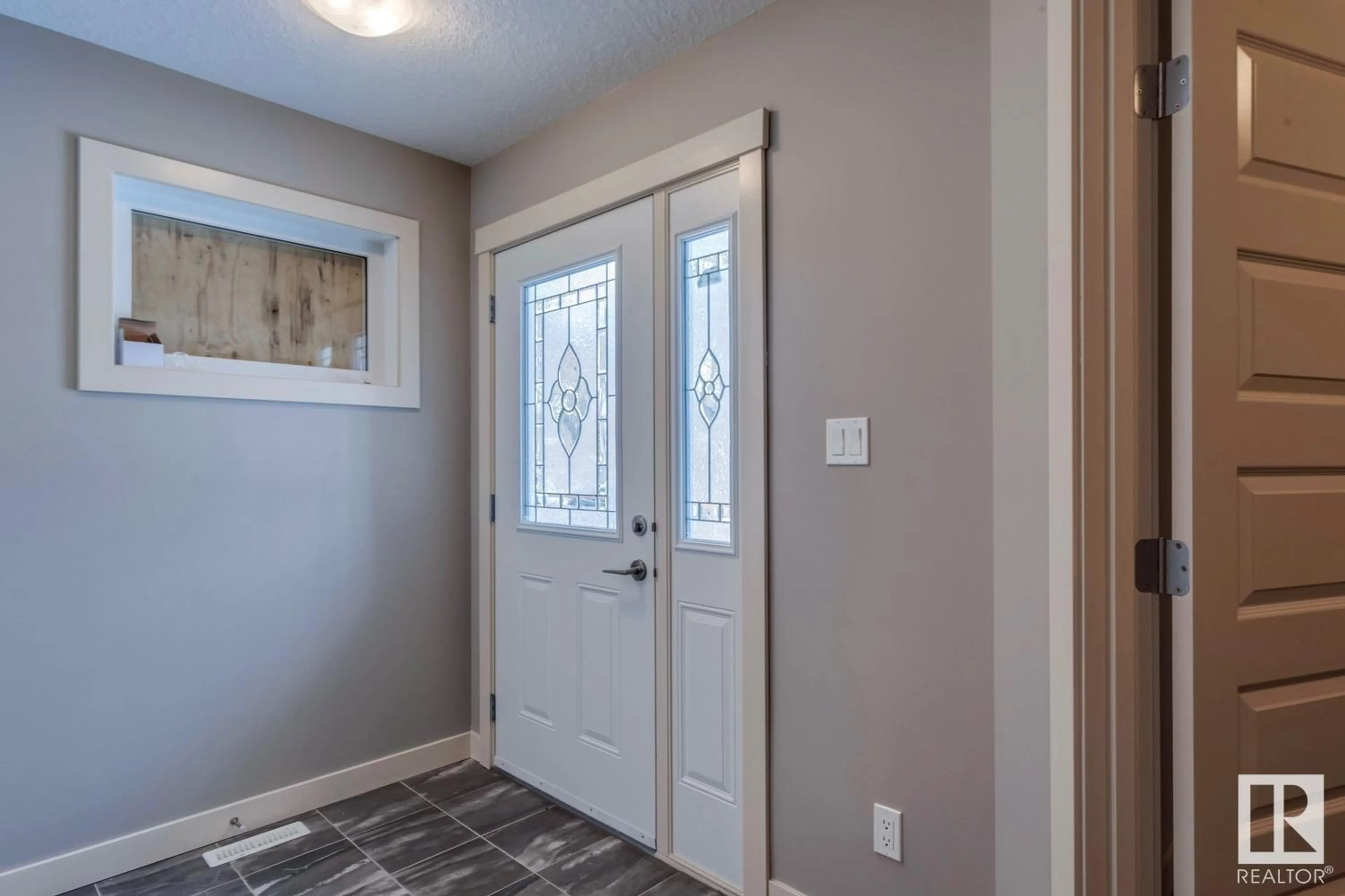 Indoor entryway for 11832 & 11834 124 ST NW, Edmonton Alberta T5L0M4