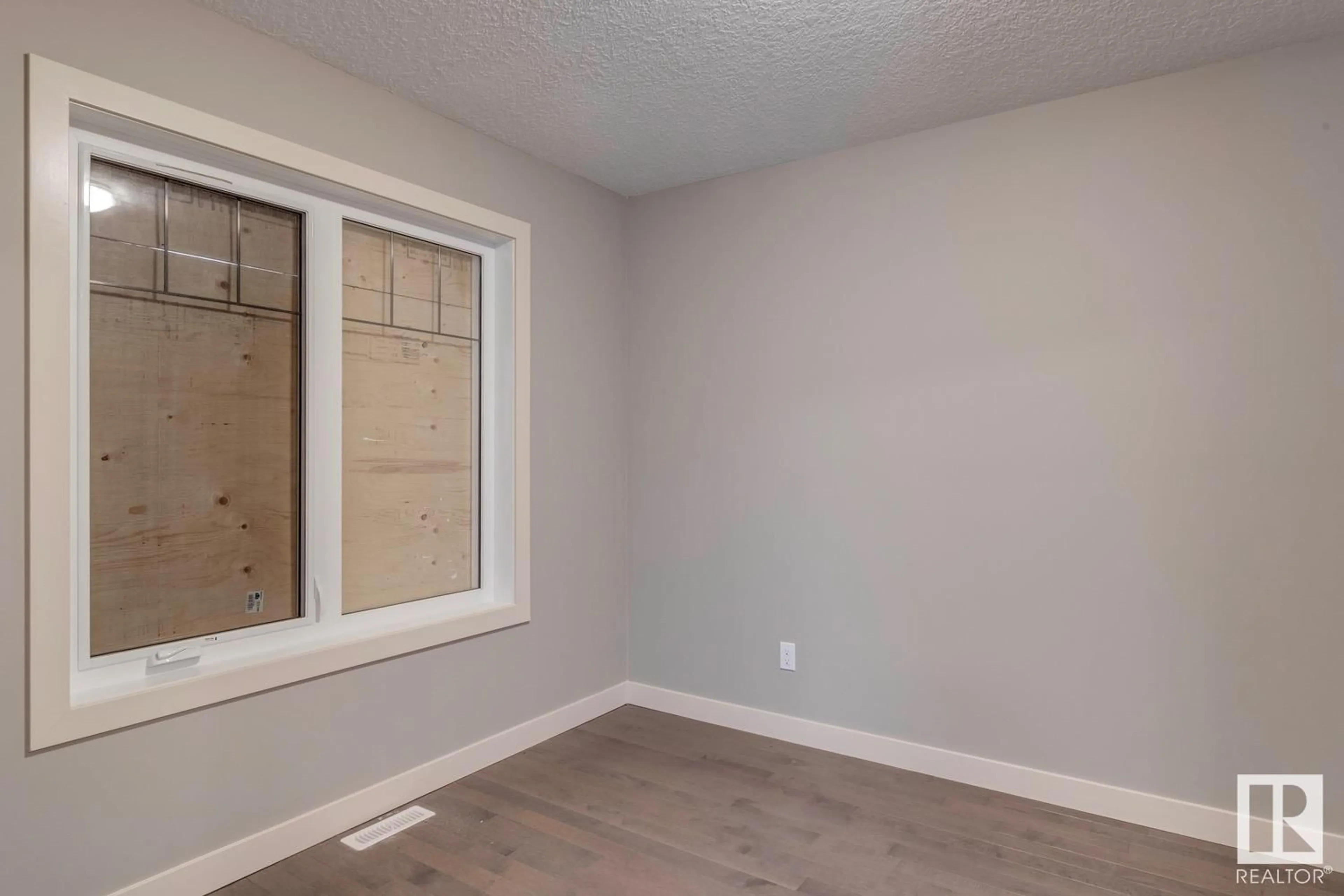 A pic of a room for 11832 & 11834 124 ST NW, Edmonton Alberta T5L0M4