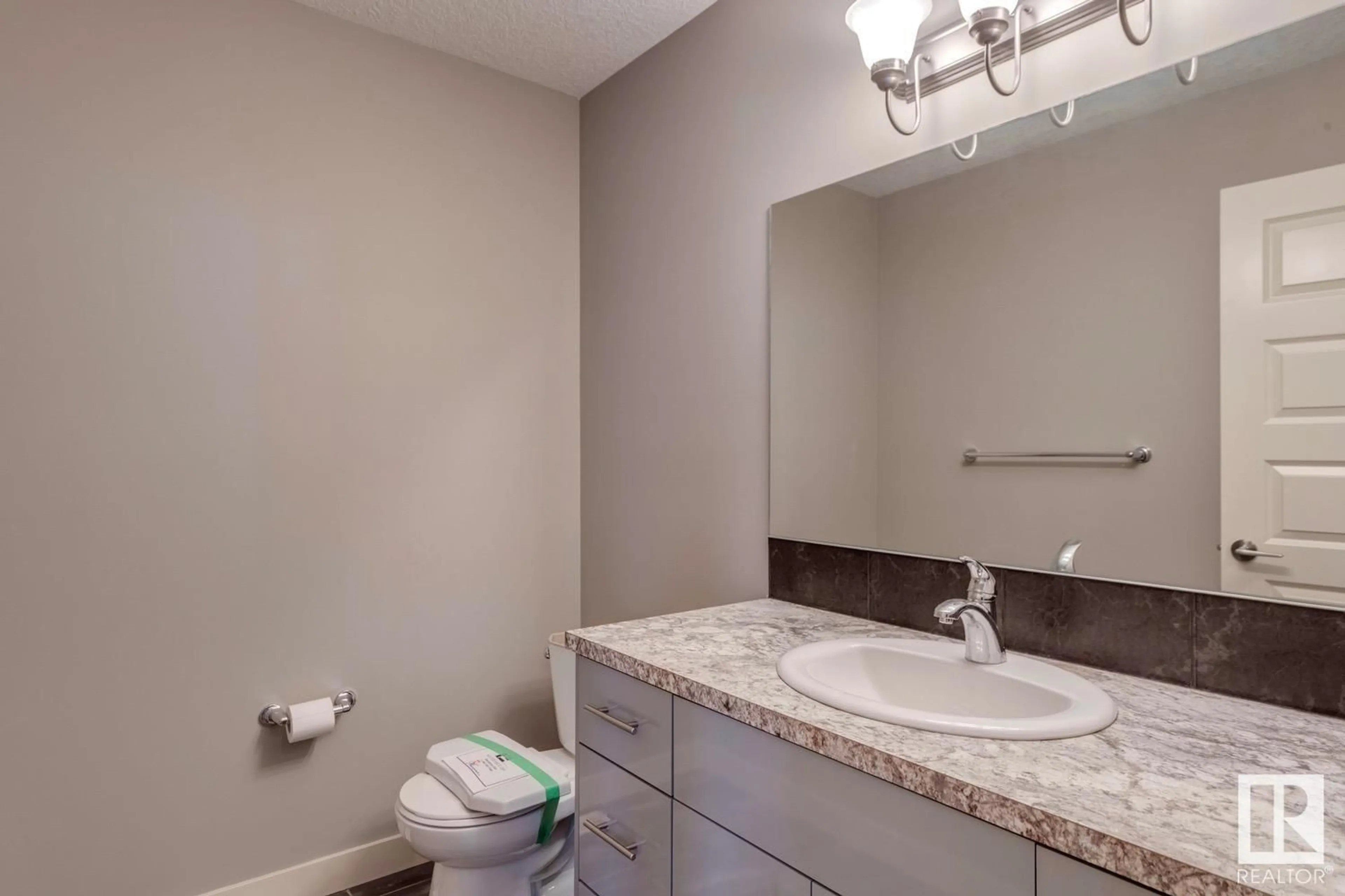 Standard bathroom, ceramic/tile floor for 11832 & 11834 124 ST NW, Edmonton Alberta T5L0M4