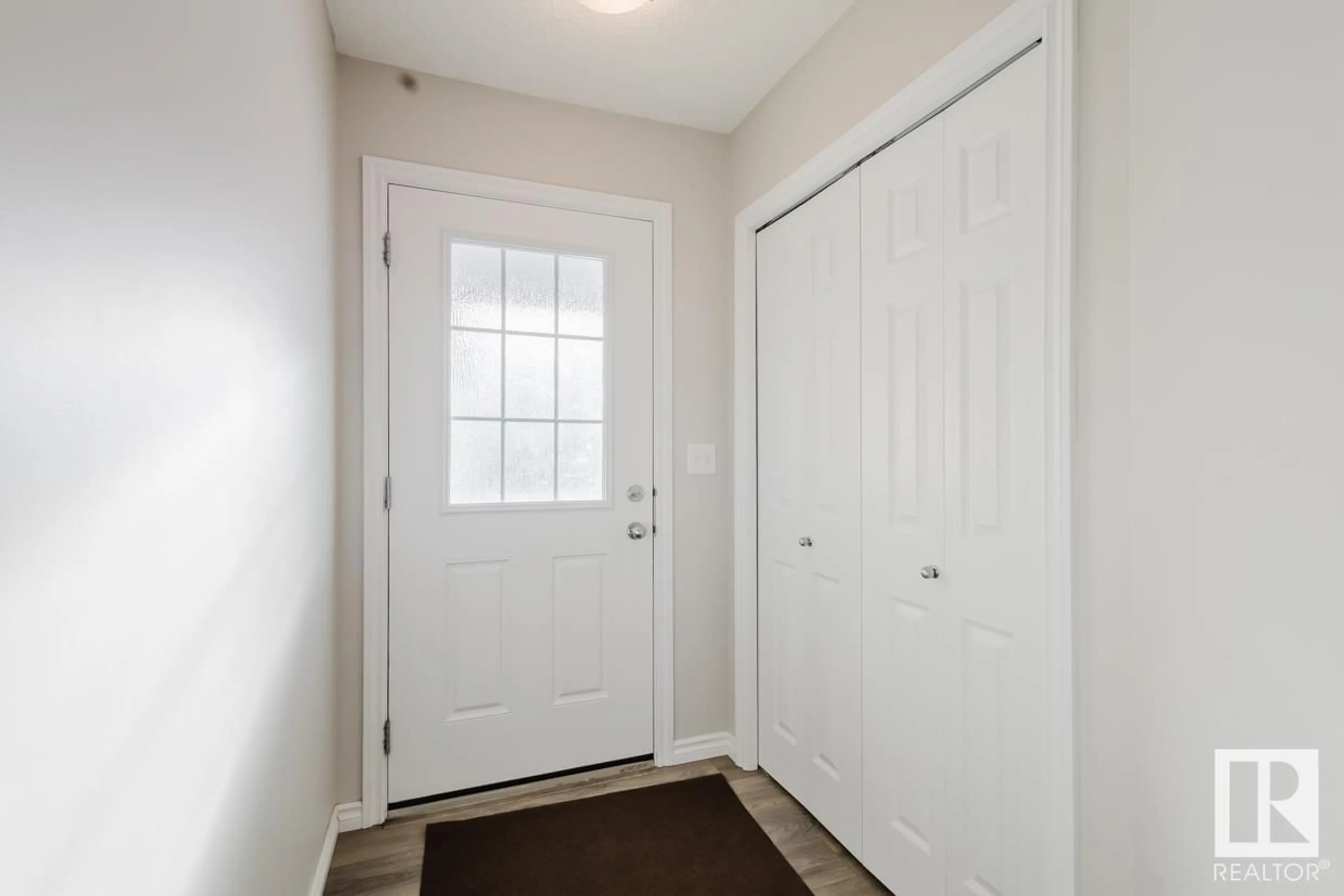 Indoor entryway for 22206 89 AV NW, Edmonton Alberta T5T7H1